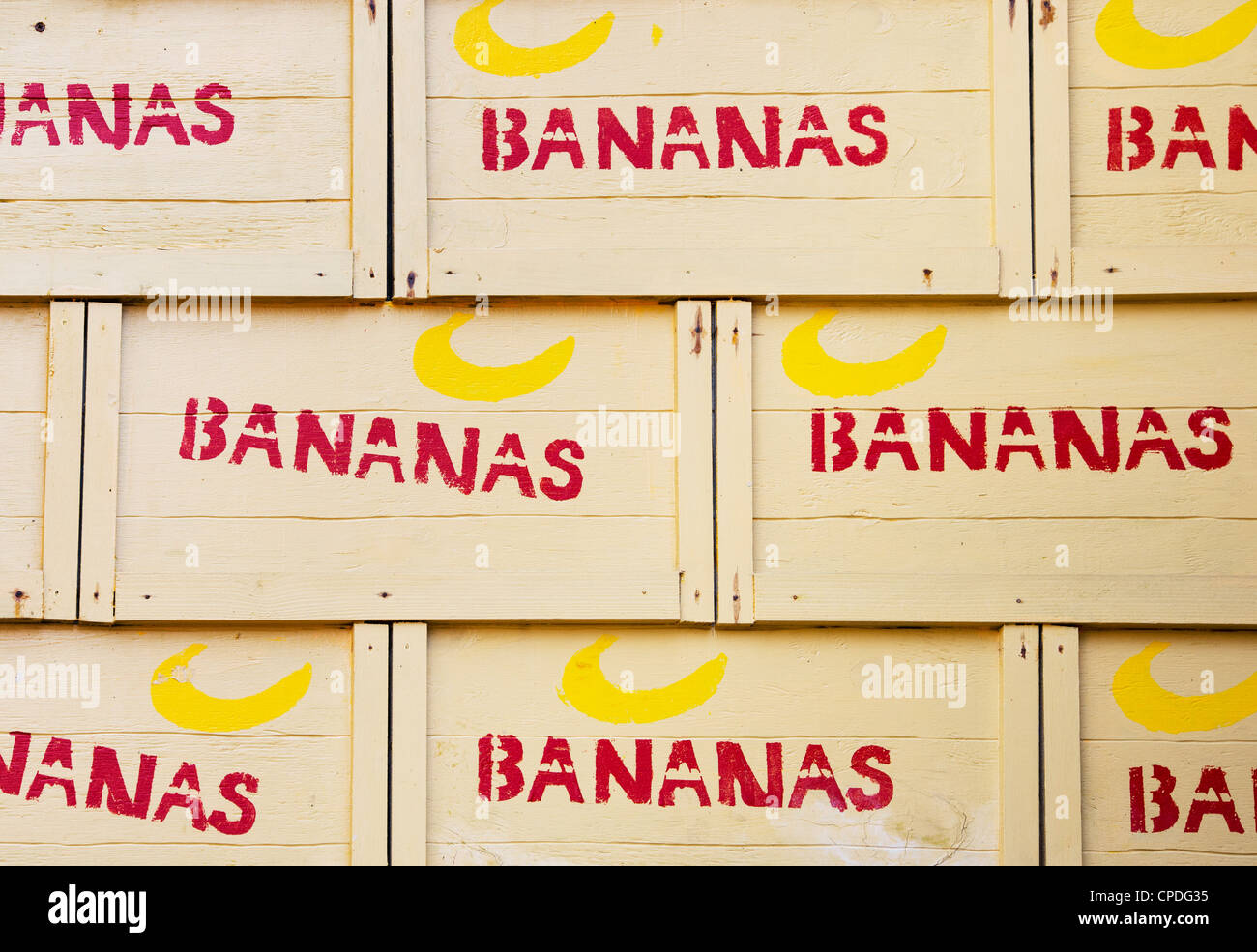 Cassette di banane a Eden Project. Cornovaglia, Inghilterra Foto Stock