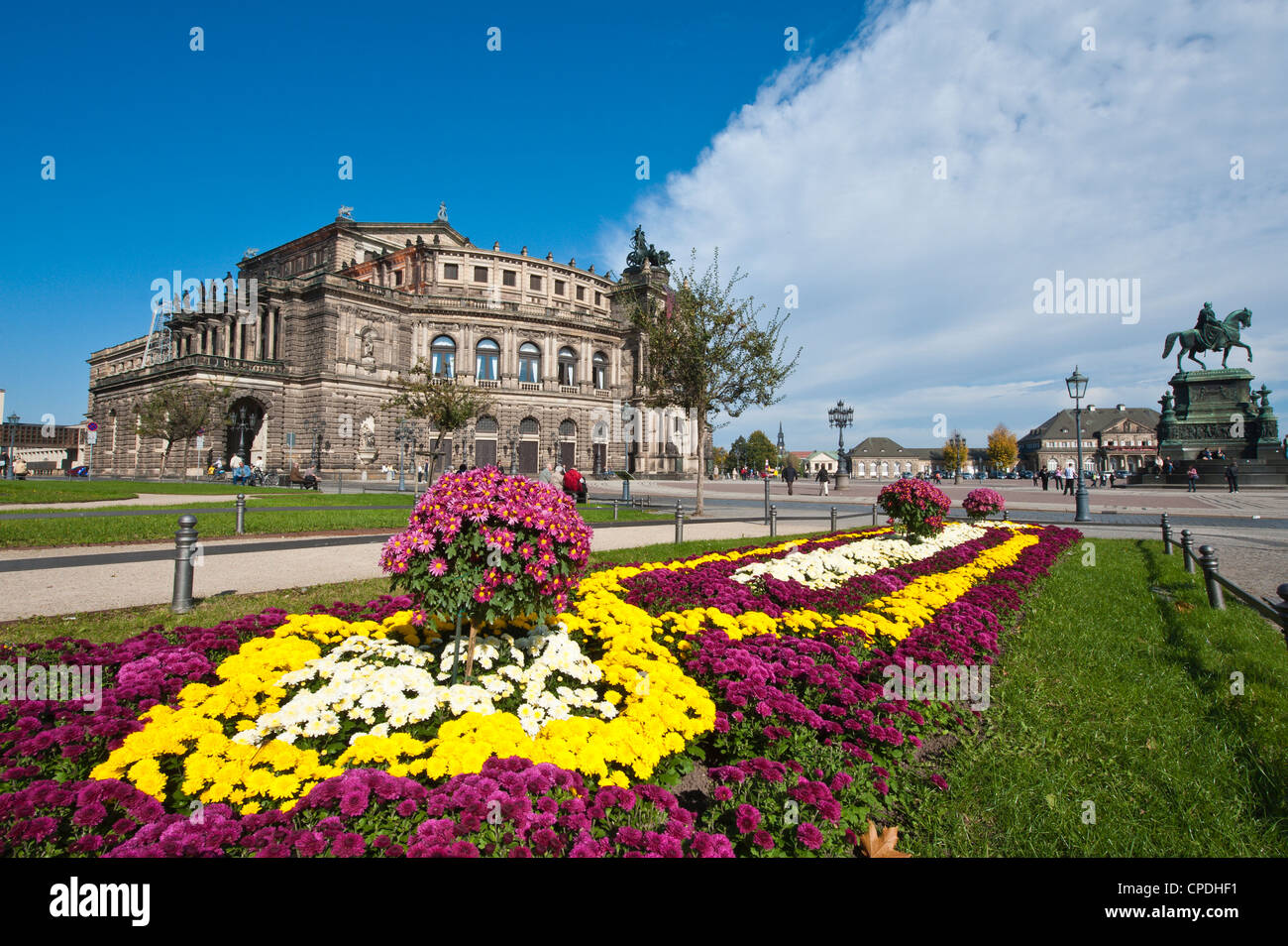 La Piazza del Teatro con la opera house di Dresda, Sassonia, Germania, Europa Foto Stock