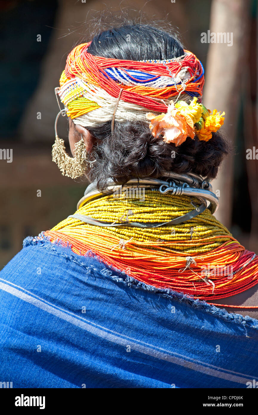 Bonda tribeswoman indossa in cotone blu scialle, Rayagader, Orissa, India Foto Stock
