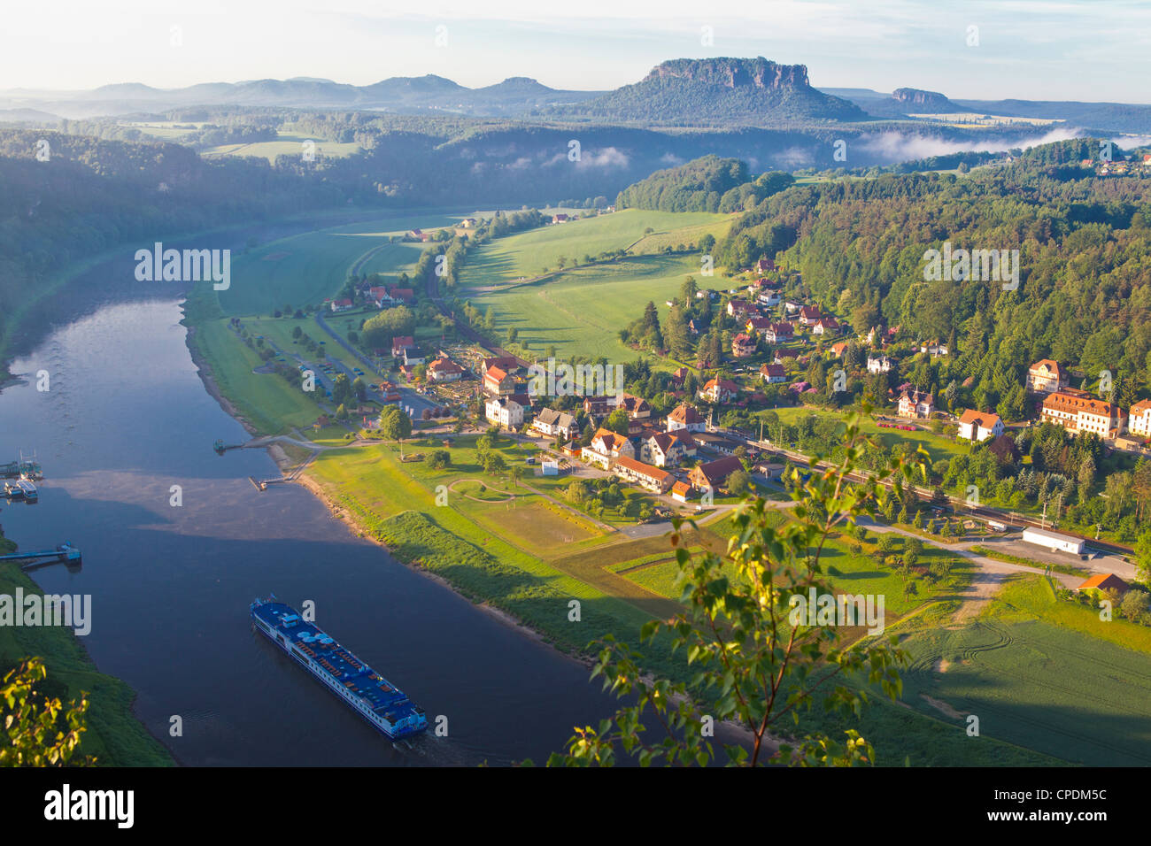 Vista sul Fiume Elba al mattino presto, Svizzera Sassone, in Sassonia, Germania, Europa Foto Stock