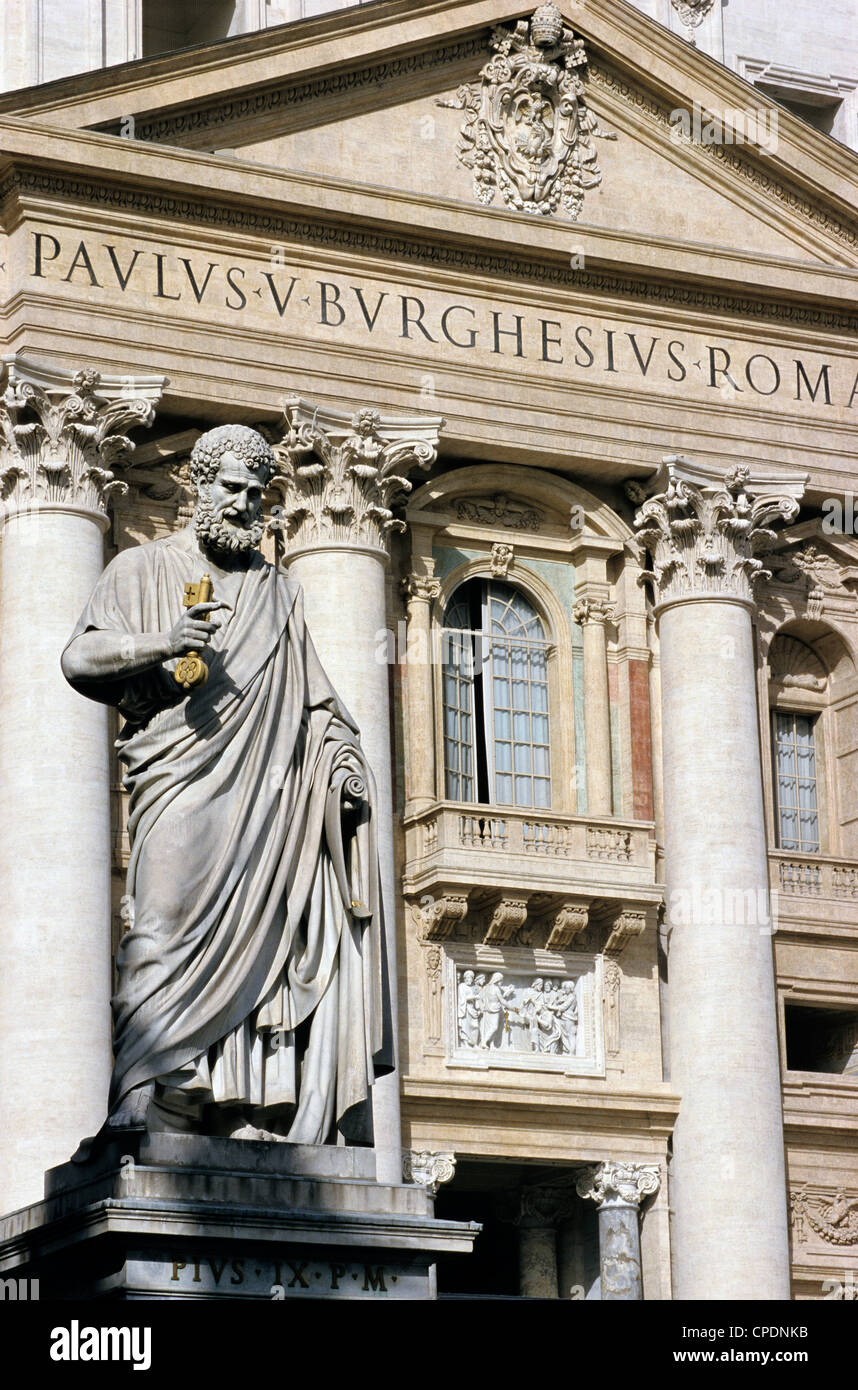 San Pietro statua e dettaglio della Basilica di San Pietro. Città del Vaticano. Roma. Italia Foto Stock