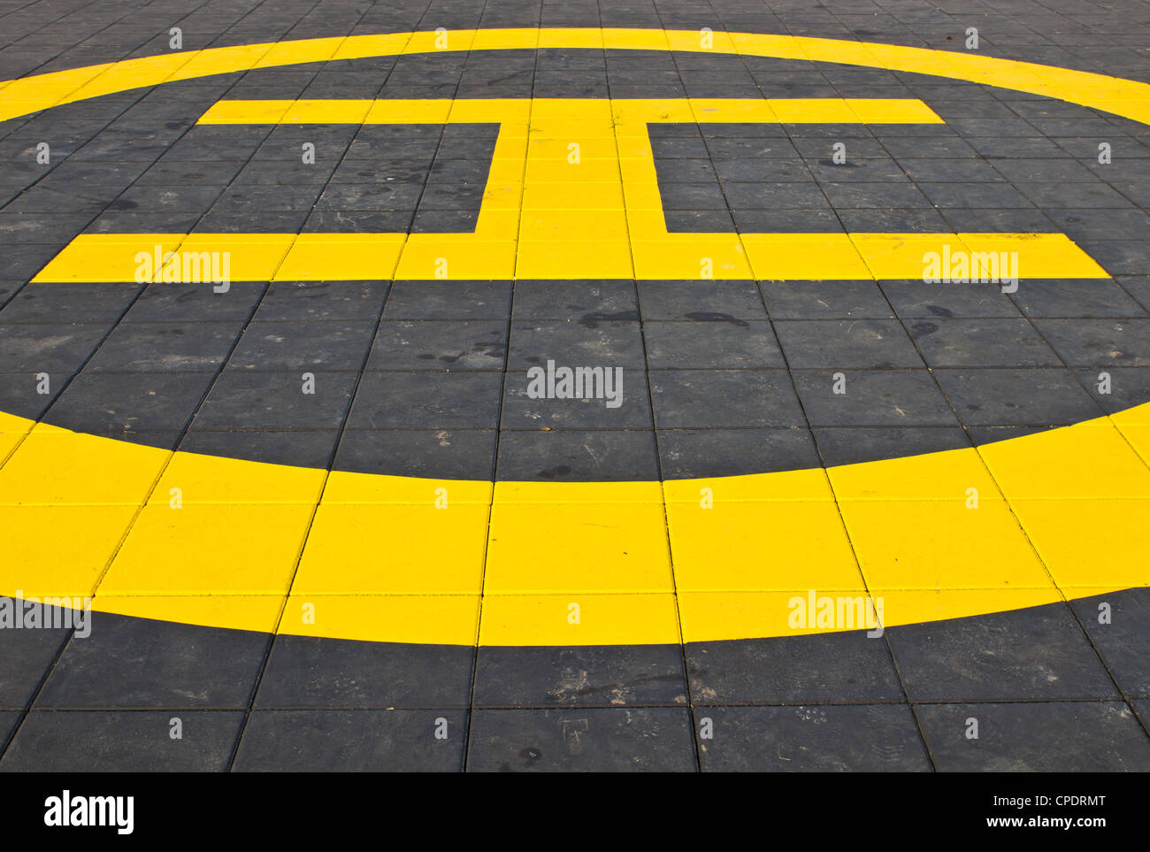 Giallo H segnato su una Elisuperficie Foto Stock