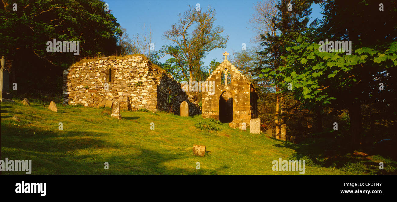 Golden presto la luce del sole su le rovine di una cappella privata in casa Raasay, Isola di Raasay, Scozia occidentale, Regno Unito . Foto Stock
