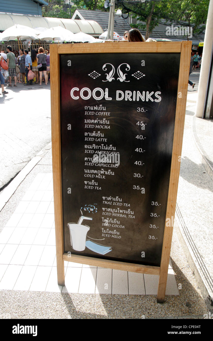 Le bevande a base di caffè nel menu Thai ed inglese Foto Stock