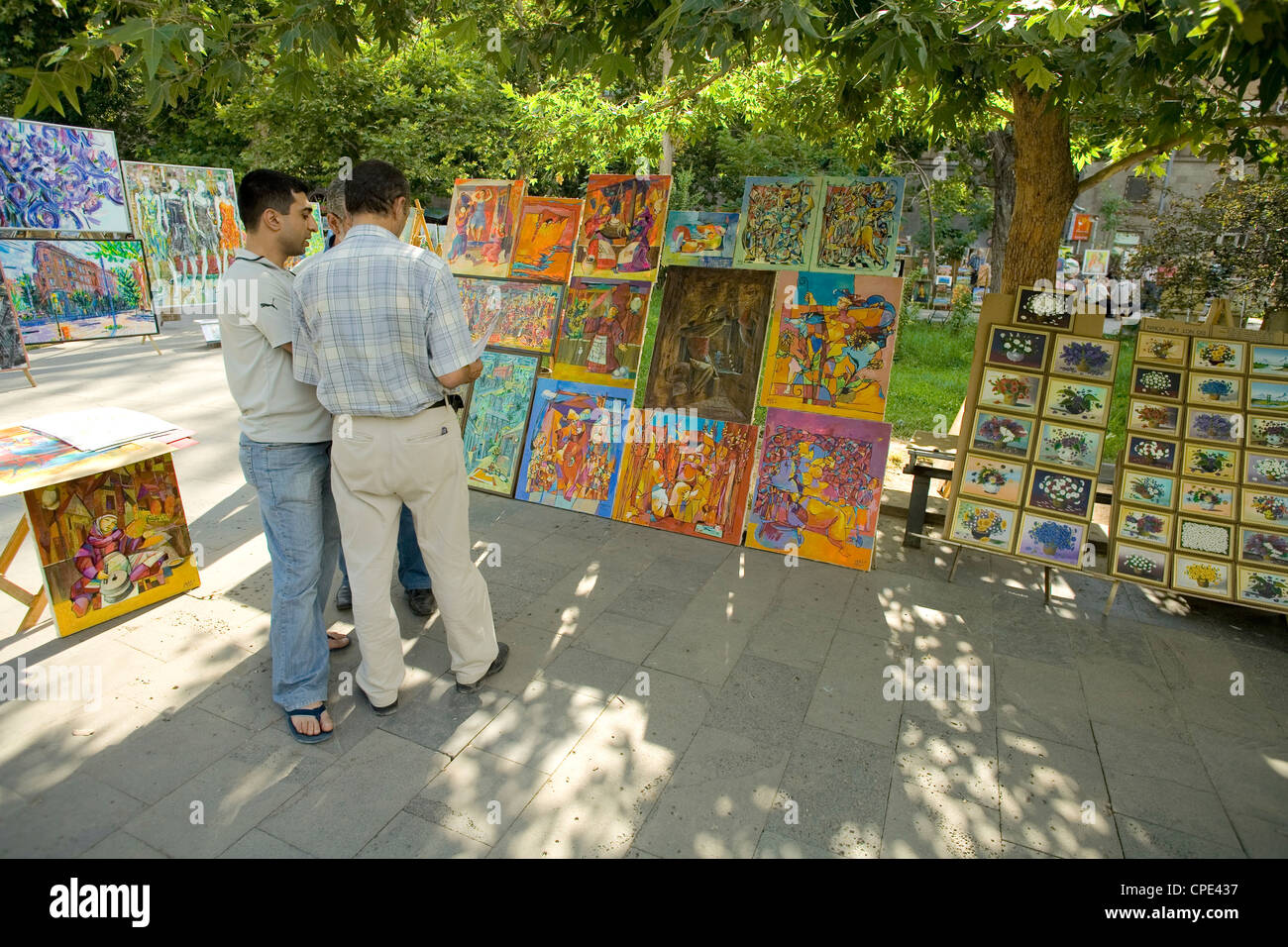 Dipinti al weekend vernissage il mercato dell'arte su Pavstos Byuzand Poghots, Yerevan, Armenia Foto Stock