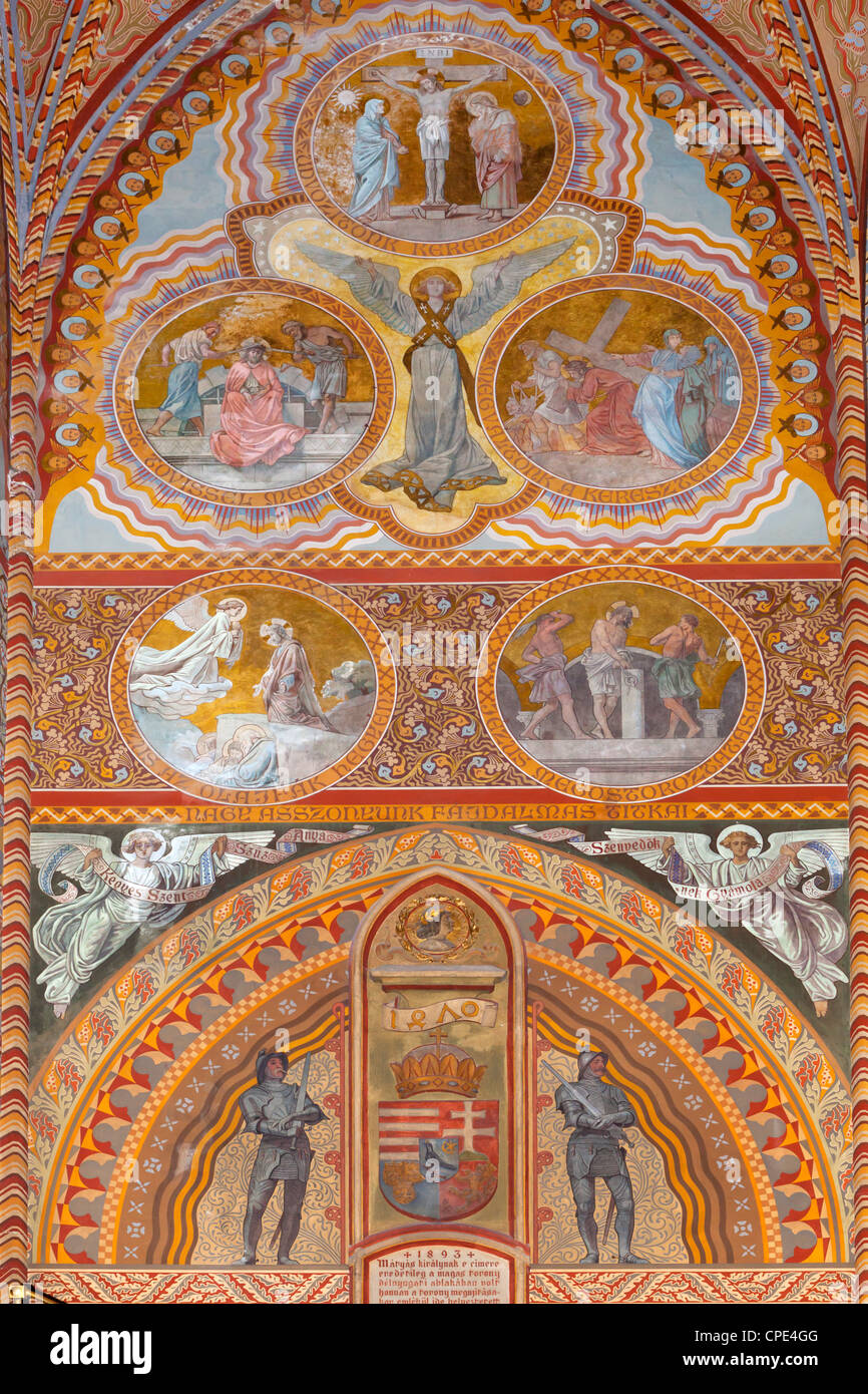 Gli affreschi interni decorazione della chiesa di Mattia (Matyas-Templom), il Sito Patrimonio Mondiale dell'UNESCO, Buda, Budapest, Ungheria, Europa Foto Stock