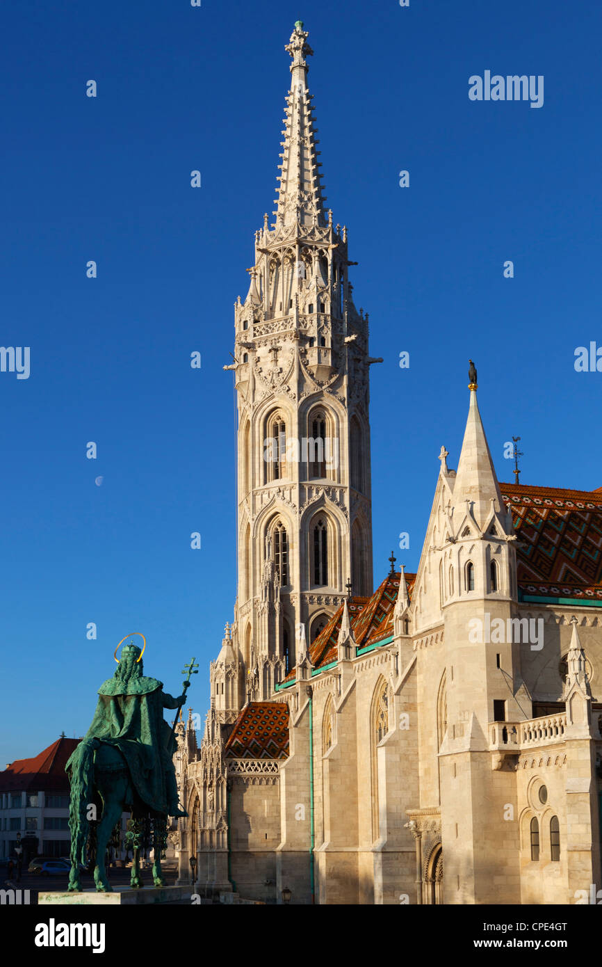La guglia della chiesa di Mattia (Matyas-Templom), Buda, Sito Patrimonio Mondiale dell'UNESCO, Budapest, Ungheria, Europa Foto Stock