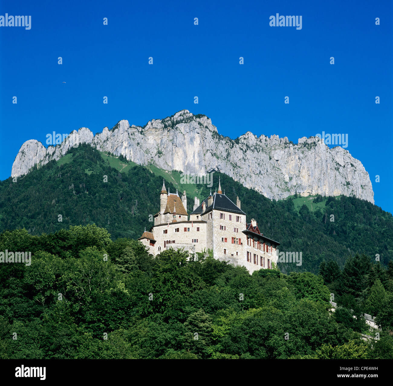 Chateau de Menthon, Menthon san Bernardo, vicino a Annecy, il lago di Annecy, Rhone Alpes, Francia, Europa Foto Stock