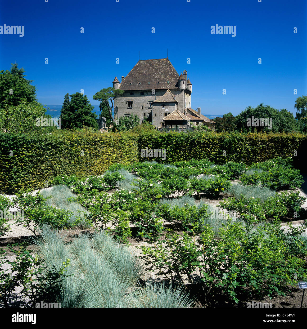 Il castello e le Jardin des Cinq Sens (giardino dei cinque sensi), Yvoire, il lago di Ginevra (Lac Leman), Rhone Alpes, Francia, Europa Foto Stock