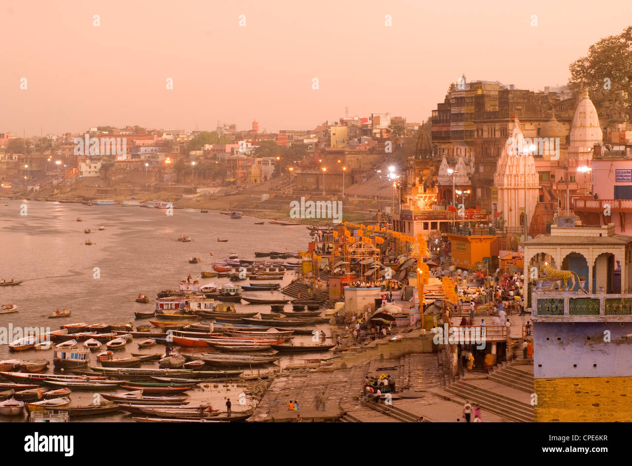 L'uomo Mandir Ghat Varanasi, Uttar Pradesh, India, Asia Foto Stock