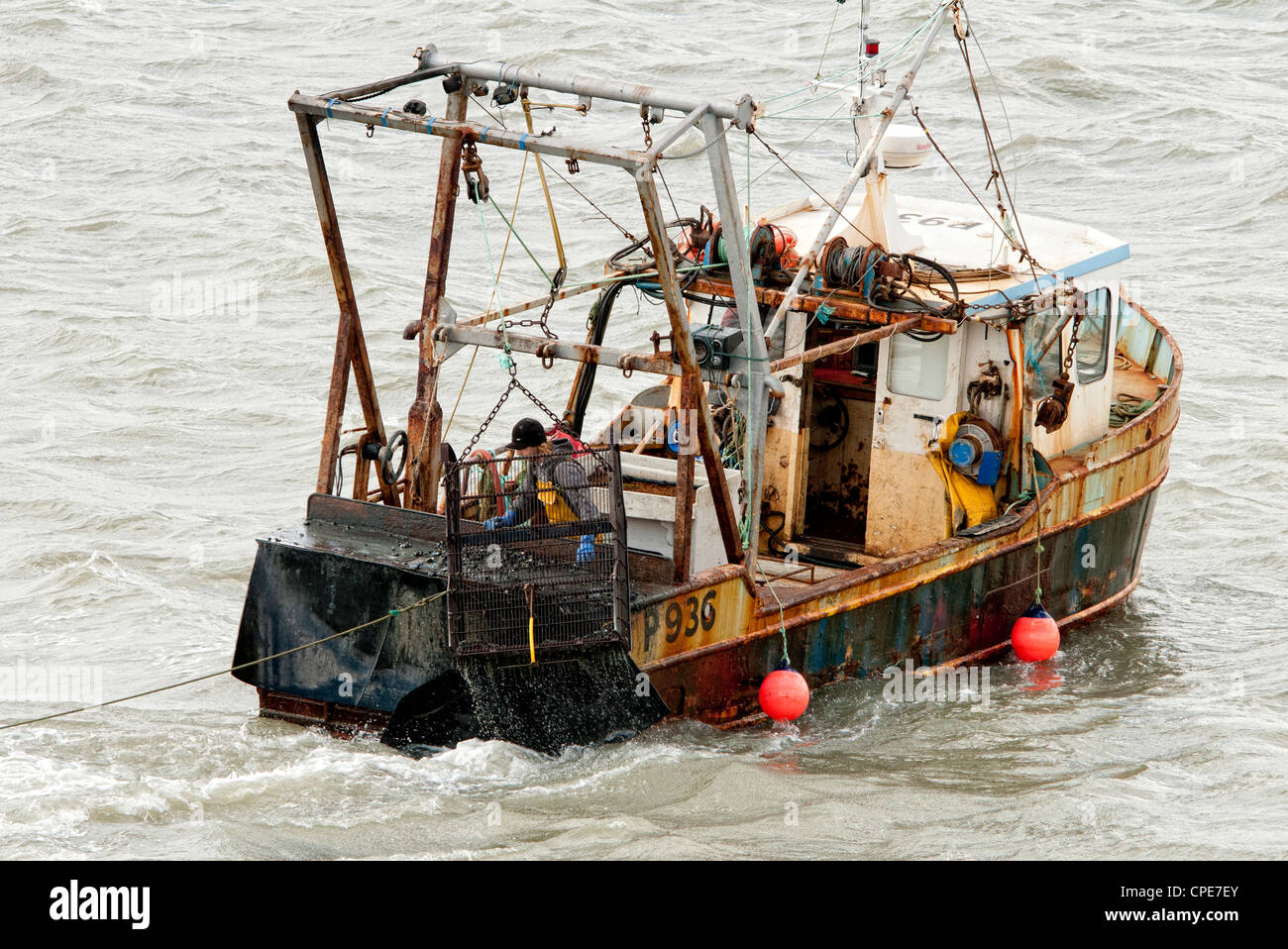 Barca da pesca a strascico il porto di Portsmouth Foto Stock