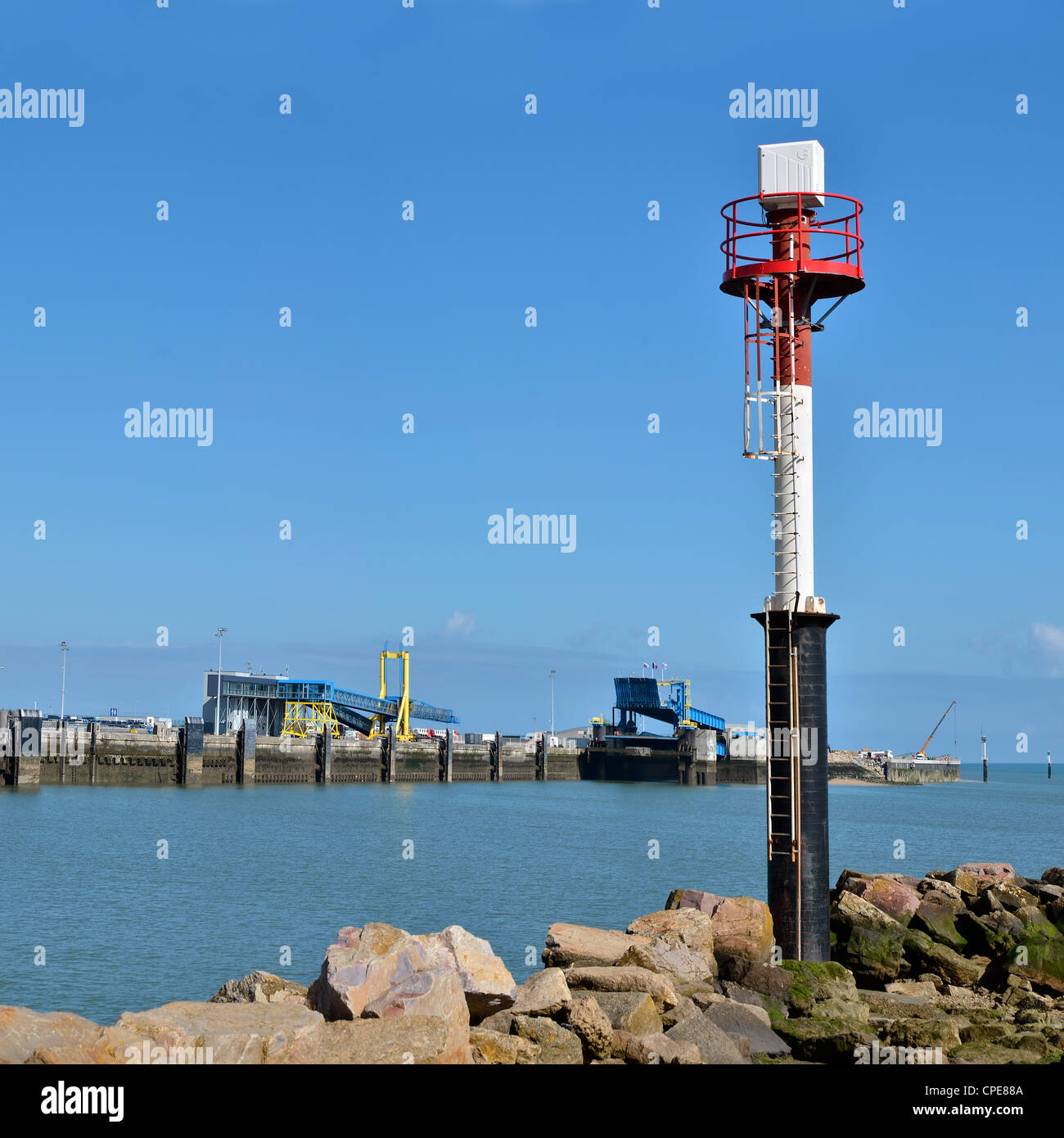 Marchio di mare in entrata del porto di Ouistreham, comune nel dipartimento del Calvados nella regione Basse-Normandie, in Francia Foto Stock