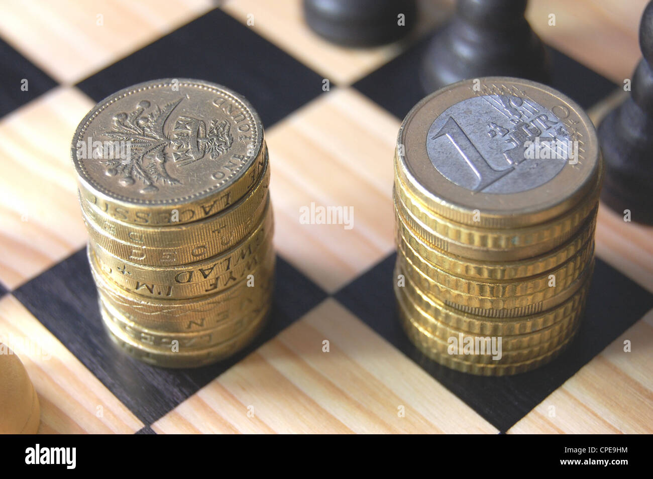 Euro vs sterling monete Foto Stock