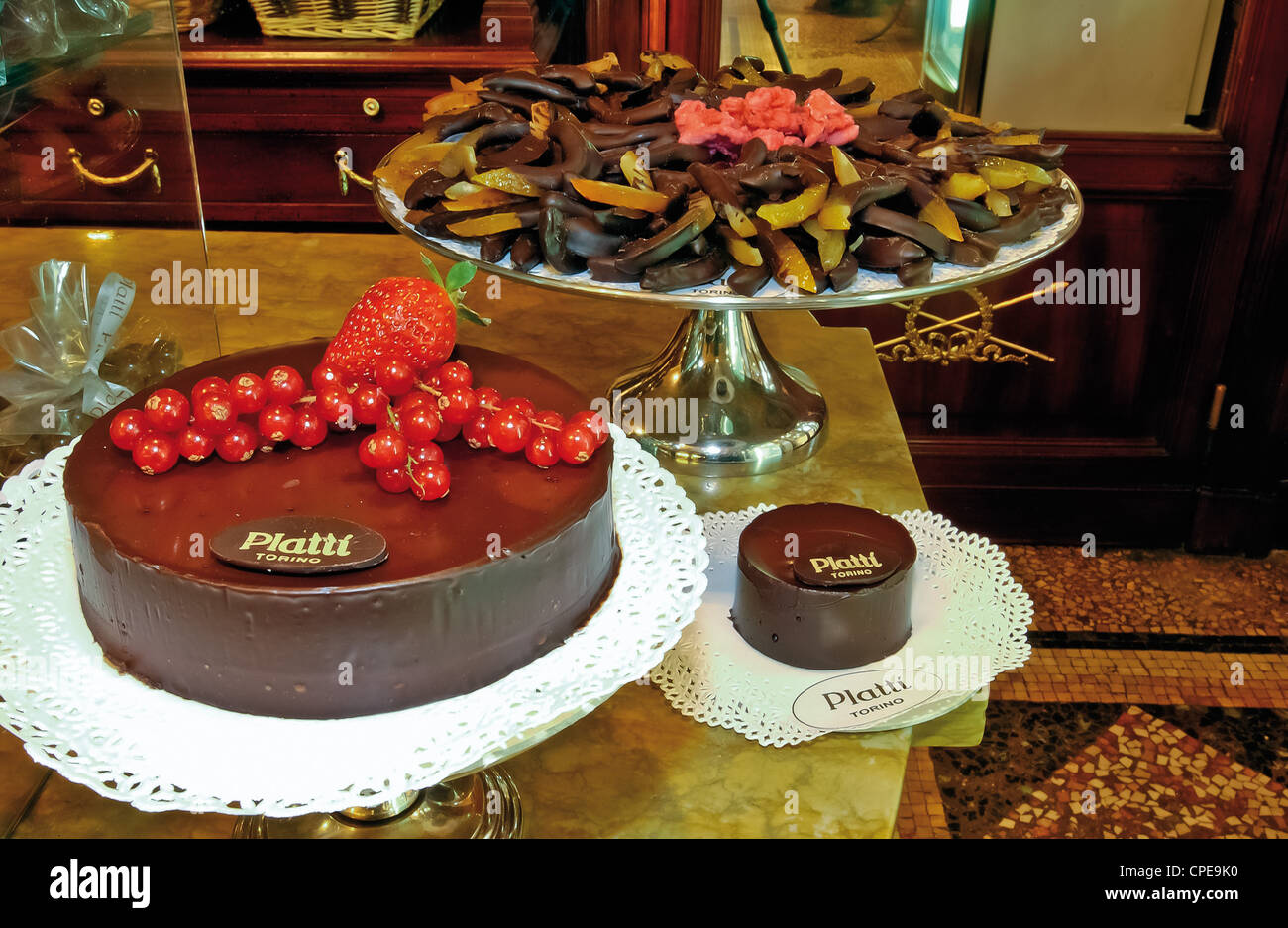 Europa Italia Piemonte Torino pasticceria Platti torte al cioccolato Foto stock - Alamy