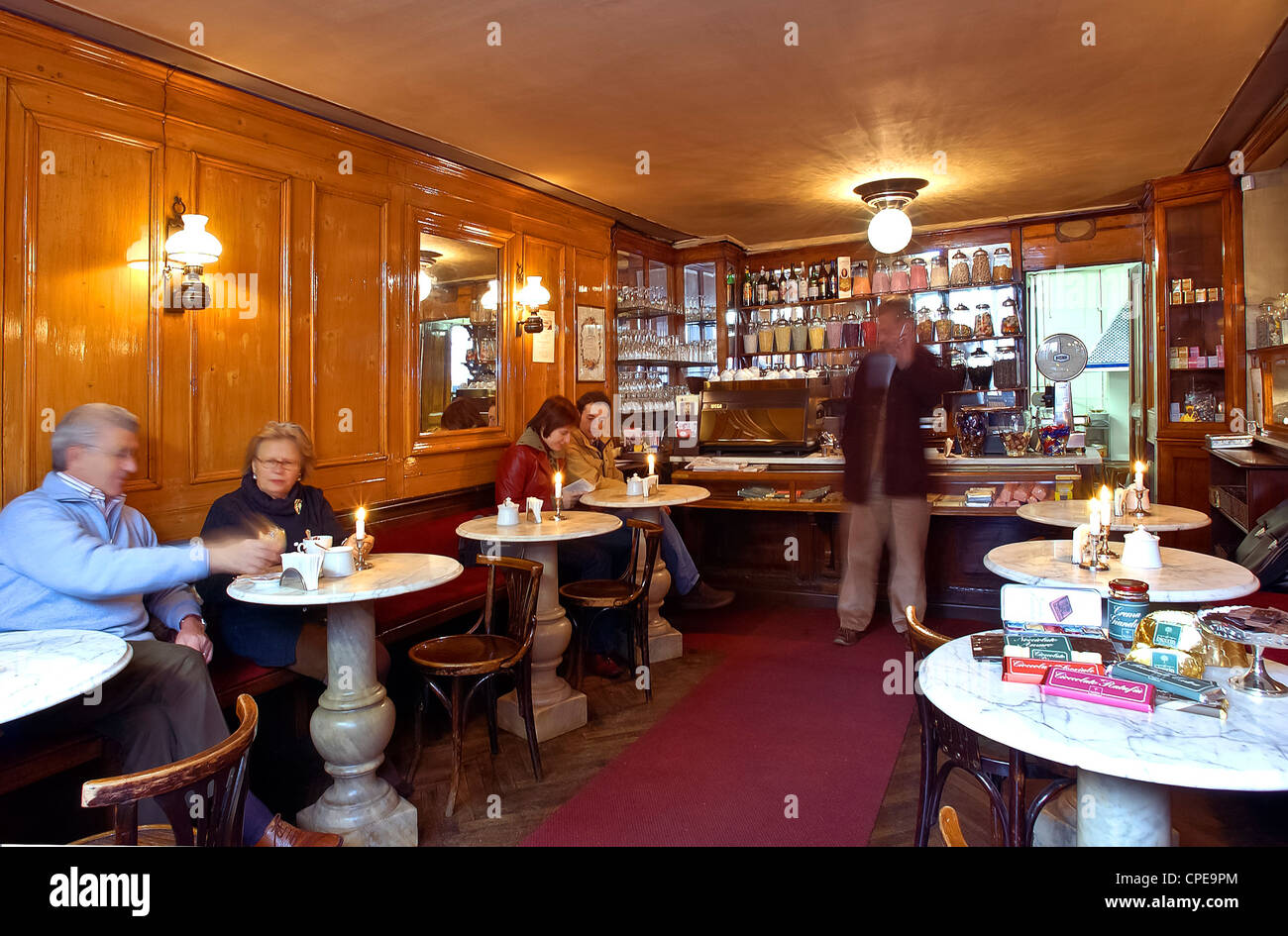 Europa Italia Piemonte Torino storia locale il Caffè Al Bicerin frequentato  da Cavour, dove egli beveva il Bicerin Foto stock - Alamy