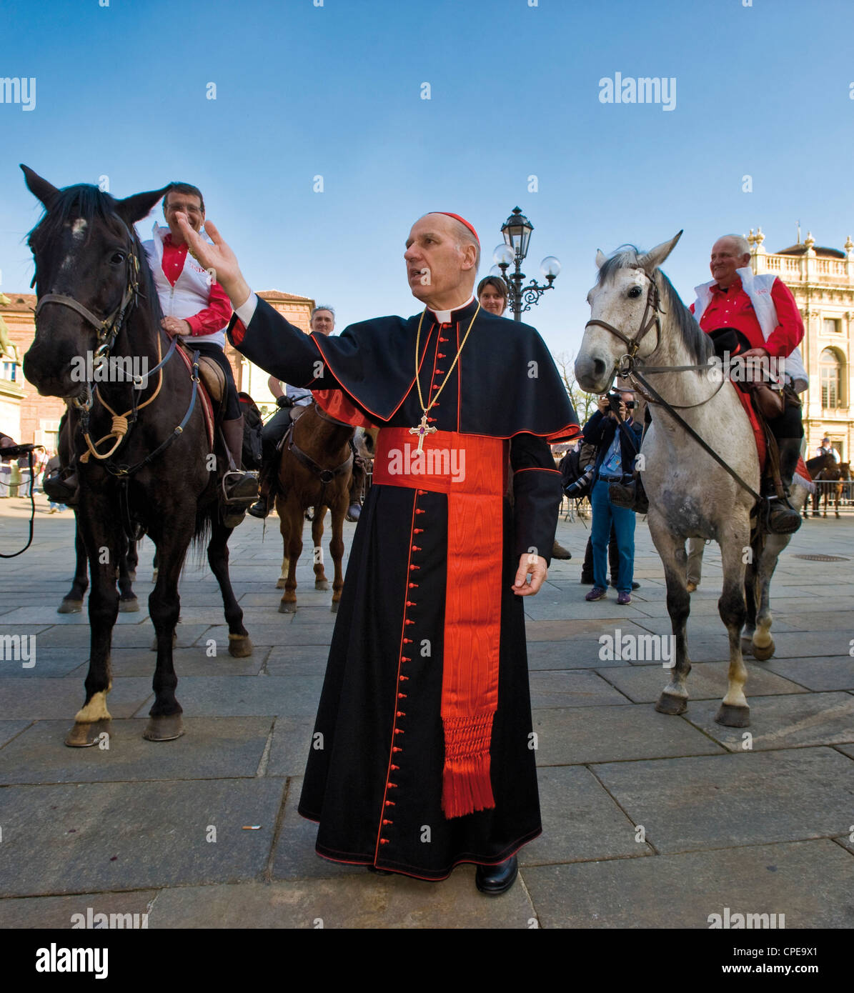 Europa Italia Piemonte Torino Sindone Ostensione del 2010 il cardinale Severino Poletto in Piazza Castello Foto Stock