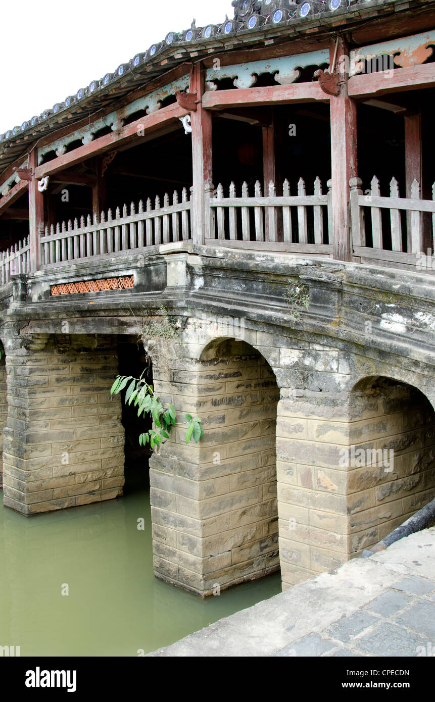 Il Vietnam, da nang. villaggio storico di Hoi An, porto commerciale da 15th del XIX secolo, Thu Bon river. ponte coperto giapponese. Foto Stock
