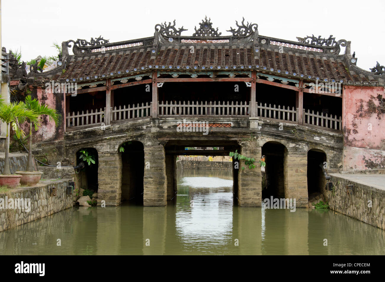 Il Vietnam, da nang. villaggio storico di Hoi An, porto commerciale da 15th del XIX secolo, Thu Bon river. ponte coperto giapponese. Foto Stock