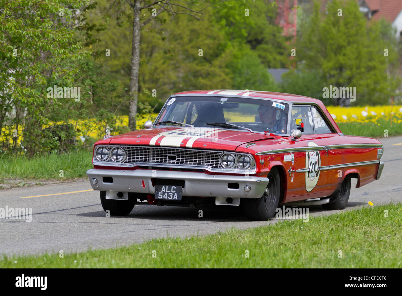 MUTSCHELLEN, Svizzera - 29 aprile: gara Vintage touring car Ford Galaxie 500/427 dal 1963 al Grand Prix in Mutschellen, SUI Foto Stock