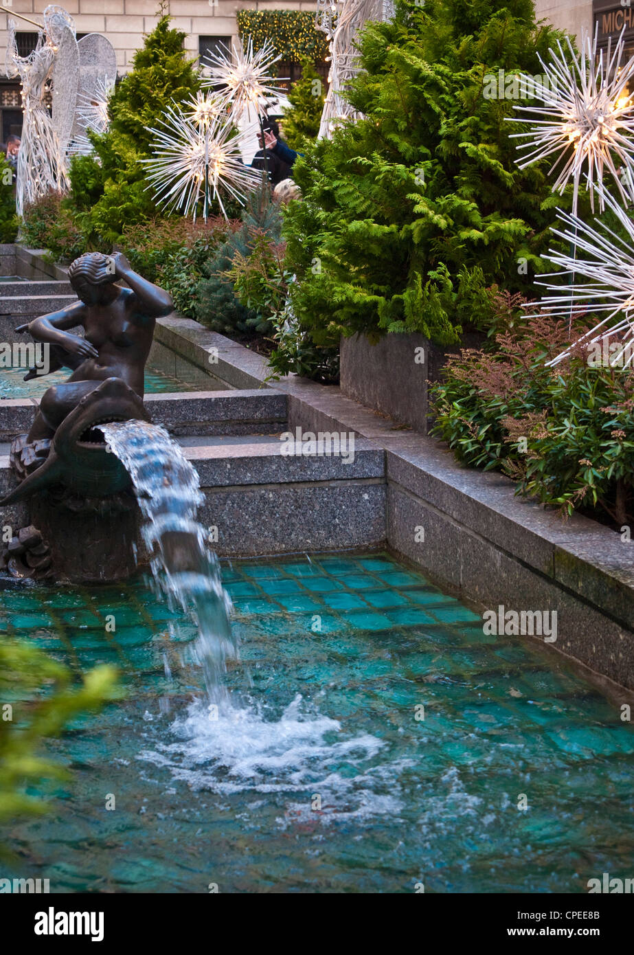 Il Rockefeller Center fontane. Decorazioni di Natale, Foto Stock