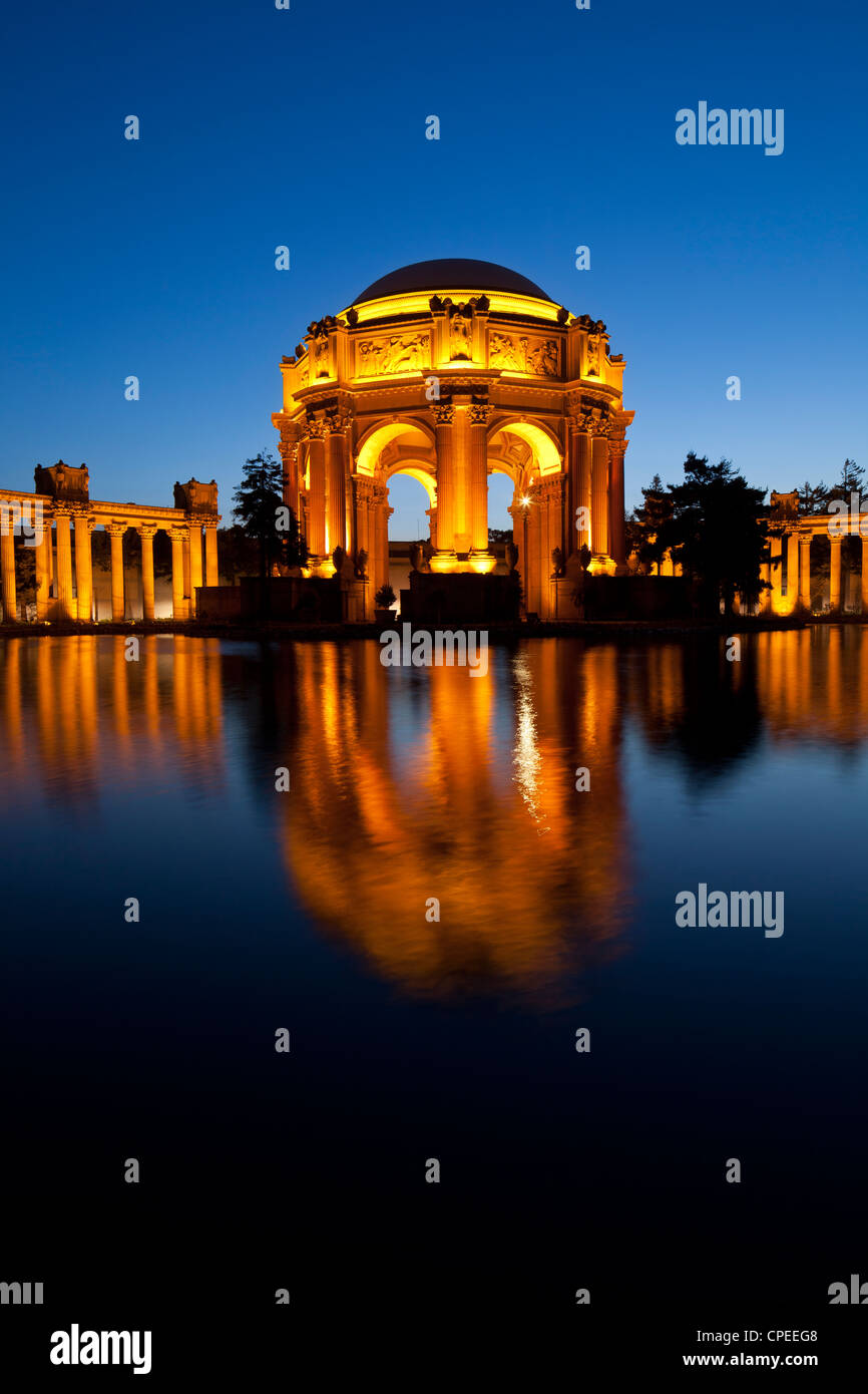 La riflessione della Rotunda. Palazzo delle Belle Arti, San Francisco, California. Foto Stock