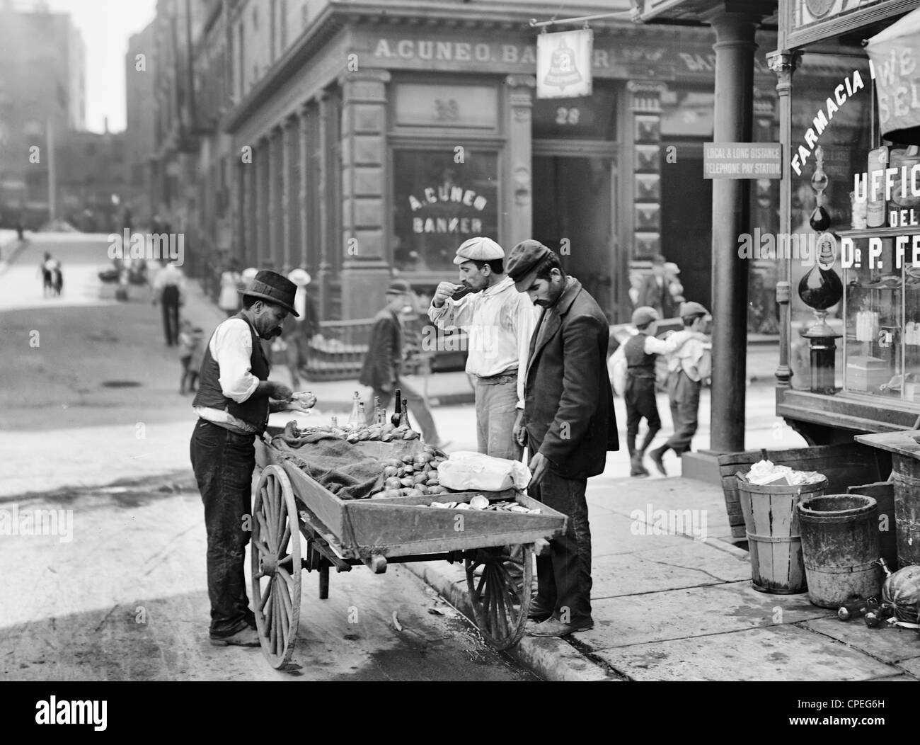Il Clam venditore in Mulberry Bend, New York City, circa 1900 Foto Stock