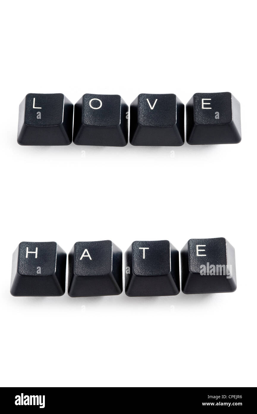 Chiavi di computer isolato su bianco l'ortografia della parola amore e odio Foto Stock