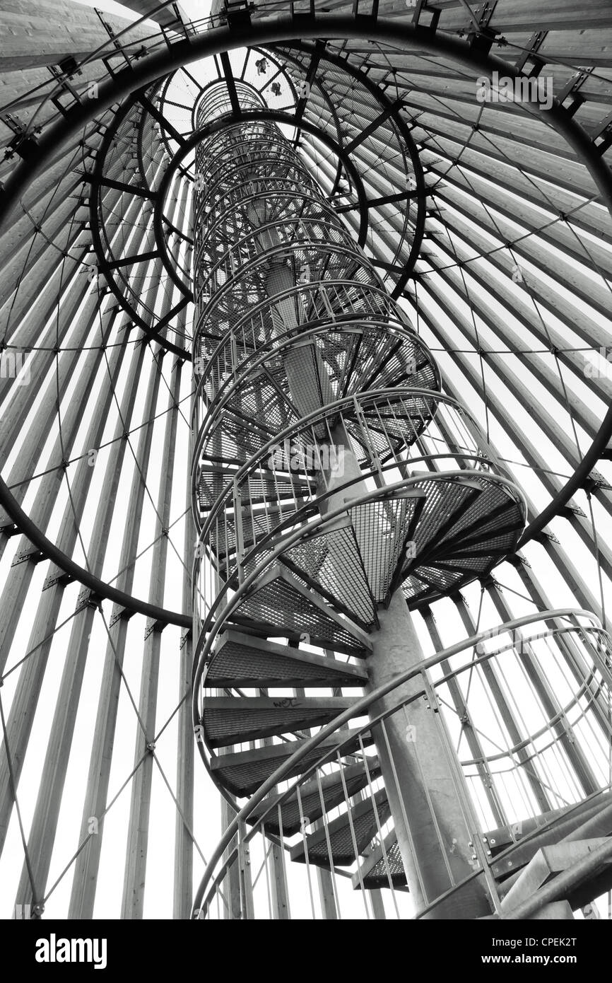 Scale a spirale della torre 'Bistumshöhe' presso il lago "Cospudener vedere' in Leipzig Foto Stock