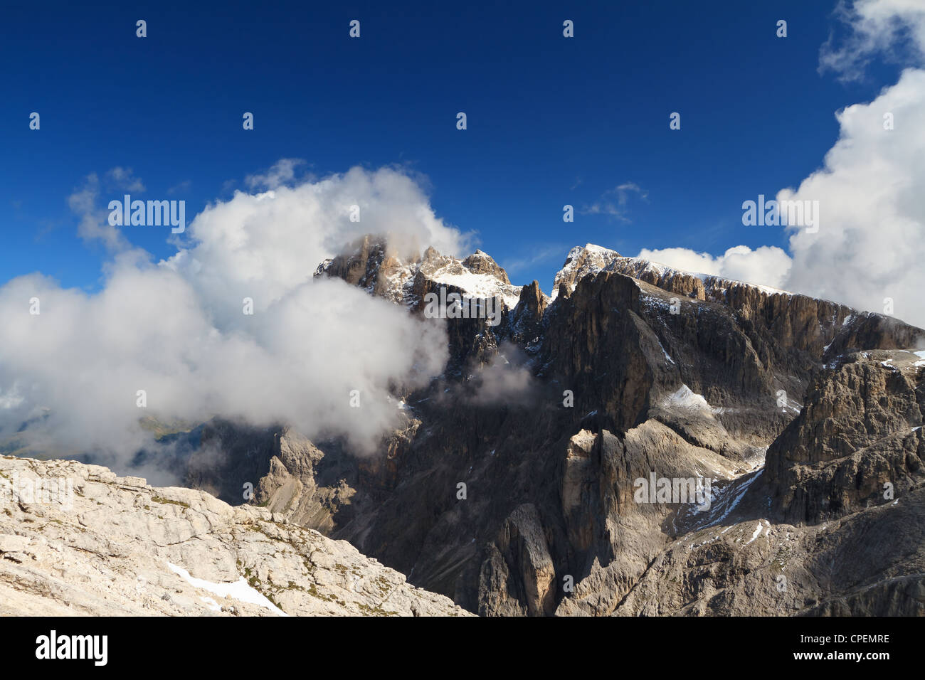 Vista estiva del Cimon della Pala di picco, Pale di San Martino, Trentino, Italia Foto Stock