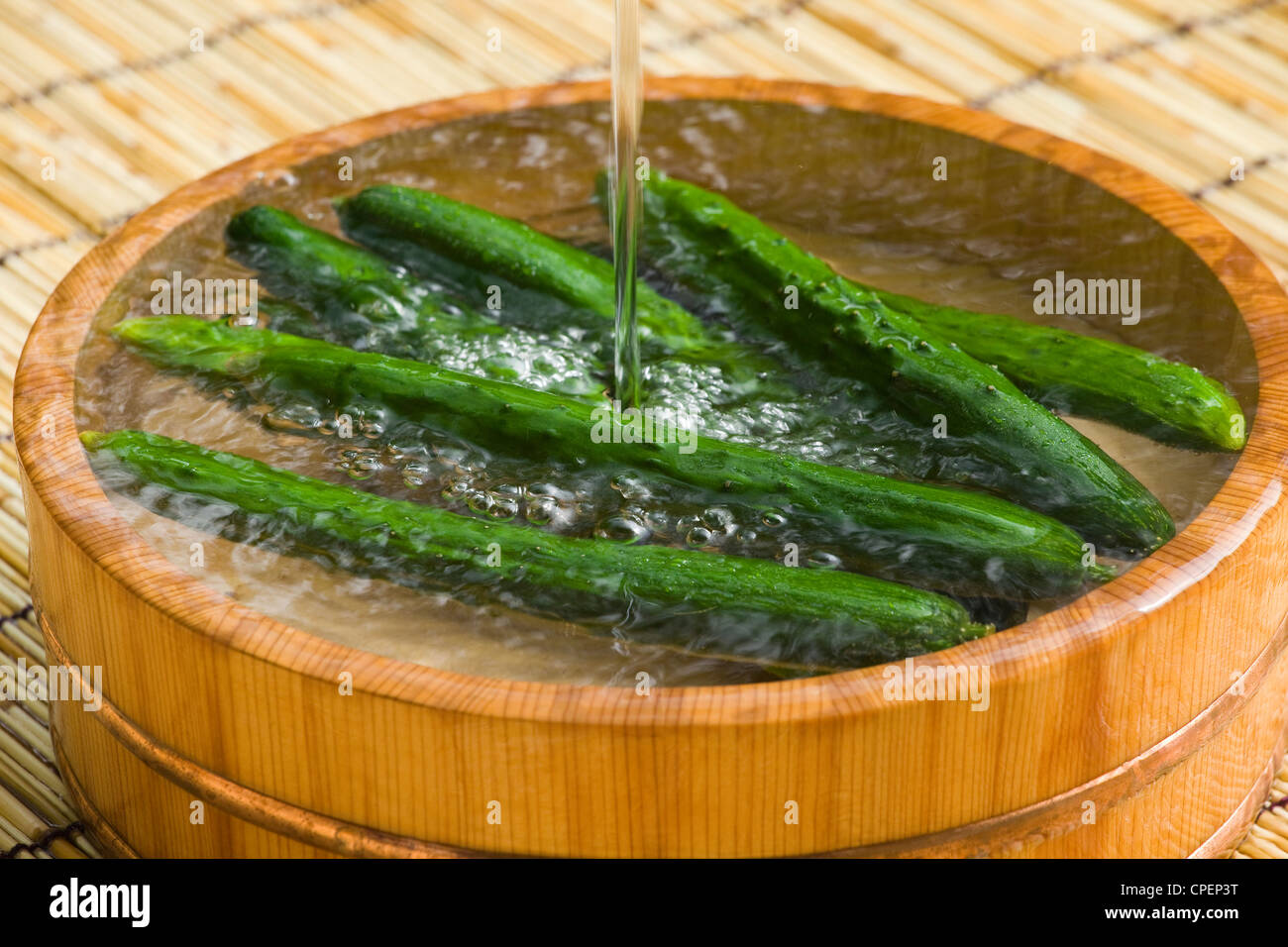 Fresca verdura verde in acqua Foto Stock