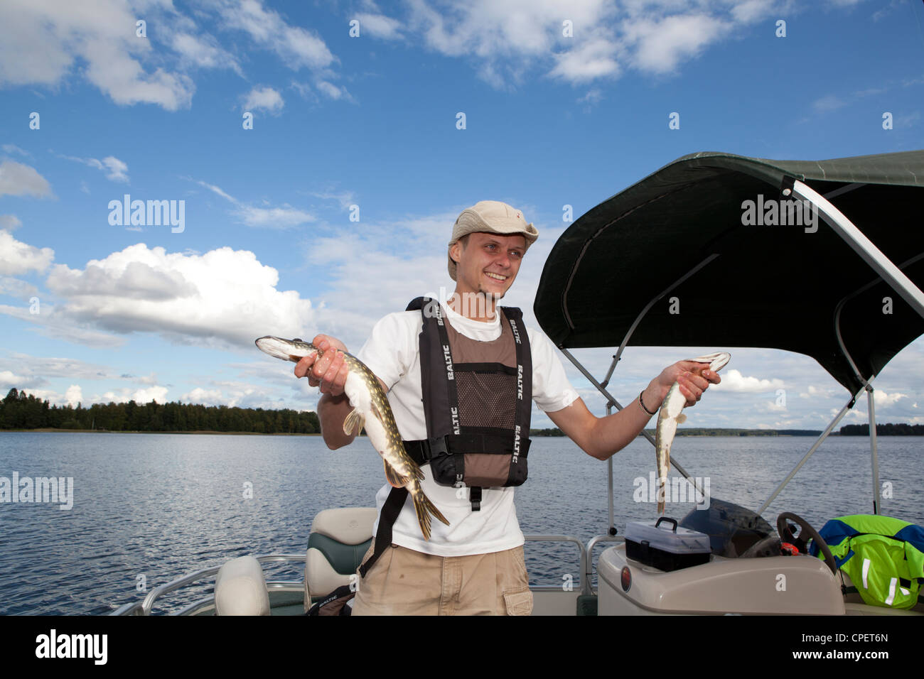 La pesca in lago di Finlandia Foto Stock