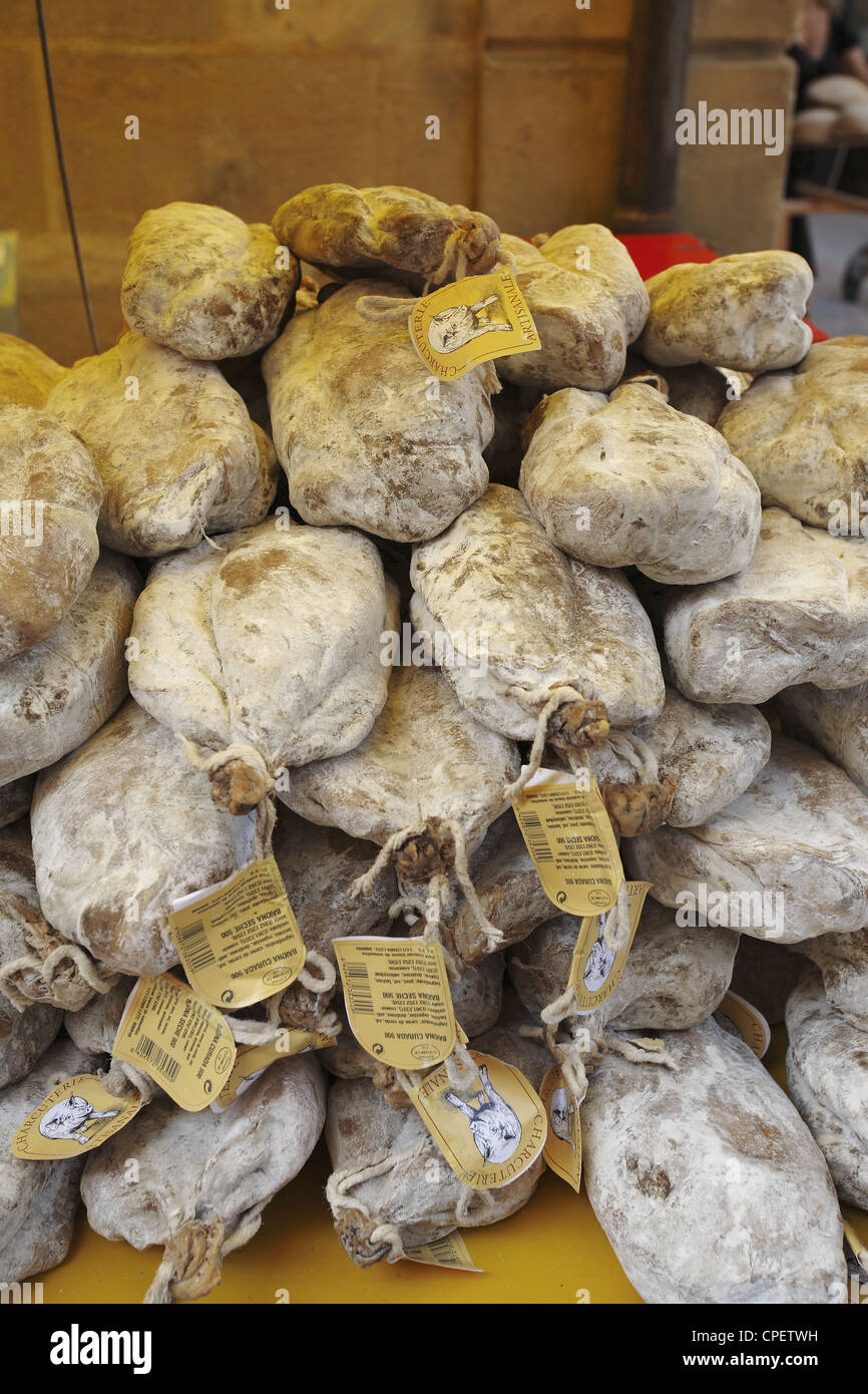 Francese salsiccia secca (salsiccia), Selezione di store a Sarlat, Francia Foto Stock