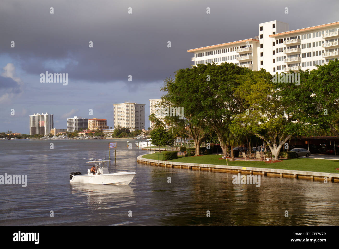 Boca Raton Florida, Palm Beach County, East Camino Real, Lake Palm Beach County, Boca Raton, Spanish River Water, Intracoastal Waterfront condominium buildi Foto Stock