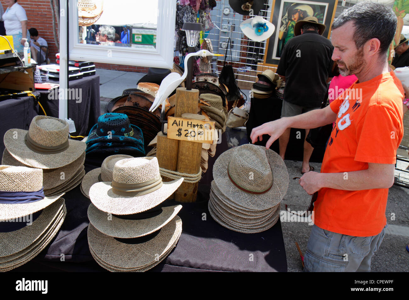 Florida Hernando County,Brooksville,Florida Blueberry Festival,evento,Main Street,cappelli,prodotti al dettaglio,vendita vetrina,merchandising,packaging,marche,v Foto Stock