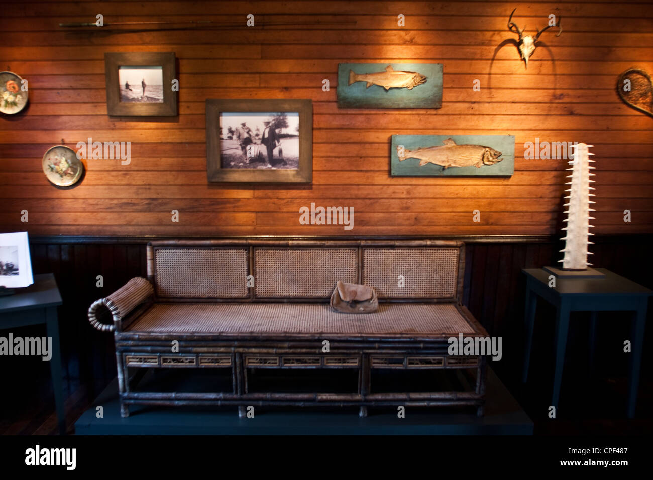 Winslow Homer artista studio Prouts collo, Scarborough Maine interno mostra divani in vimini e montate le placche di pesce realizzato da Omero Foto Stock