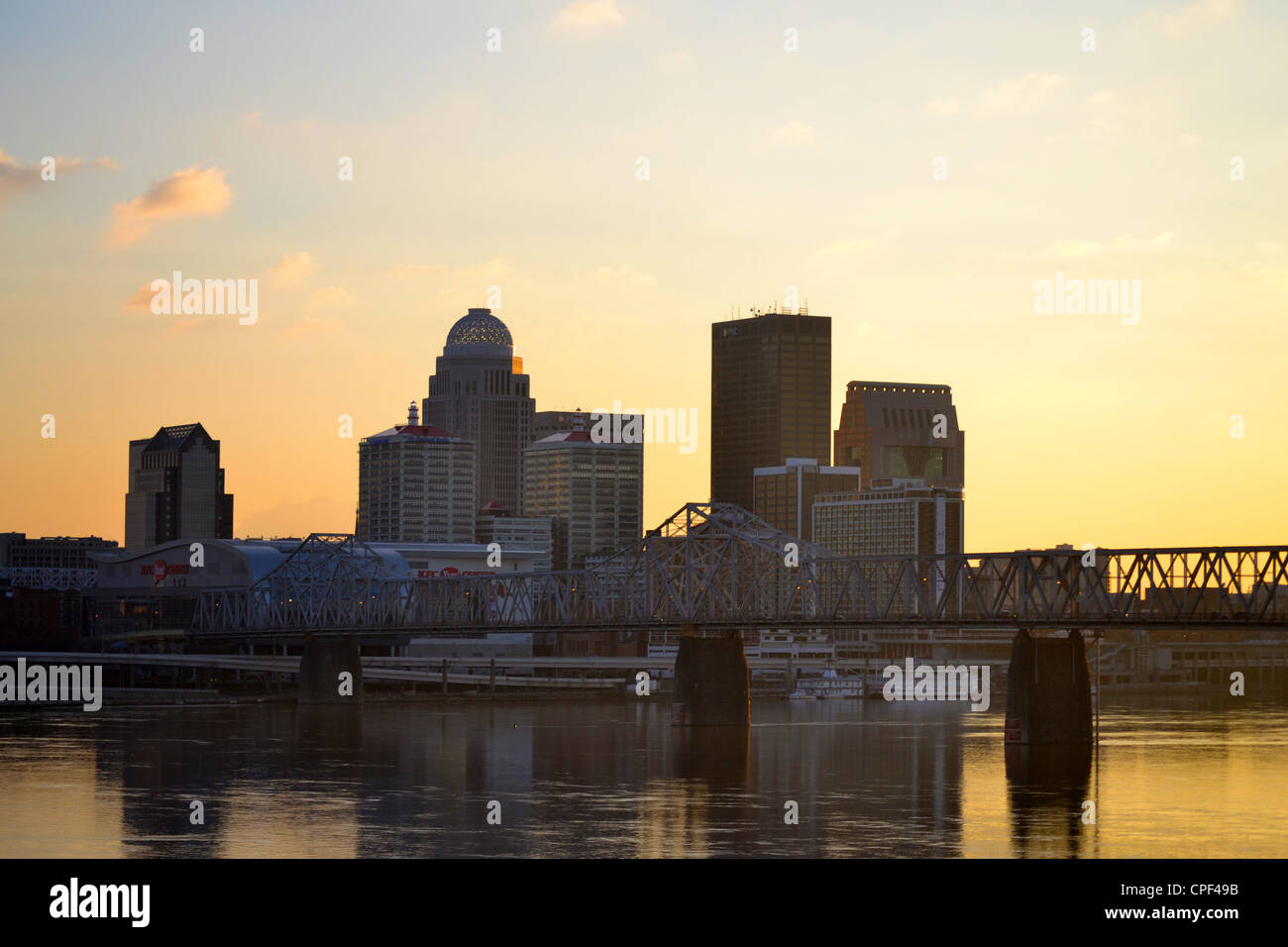 Louisville, Kentucky skyline al tramonto Foto Stock