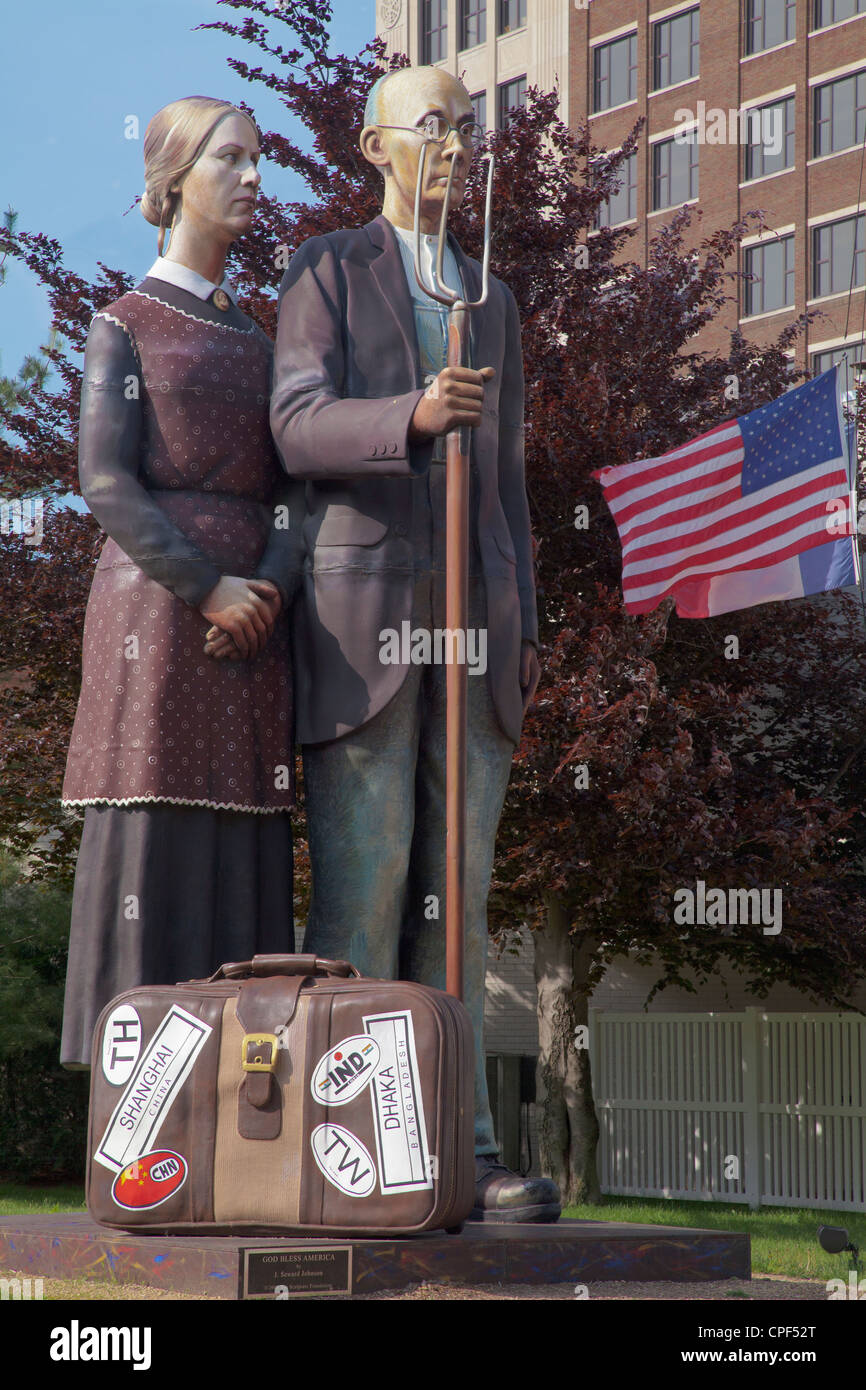 Dio benedica l America scultura di J Stewart Johnson dopo la verniciatura Gotico americano da Grant legno, Dubuque Art Museum, Iowa Foto Stock