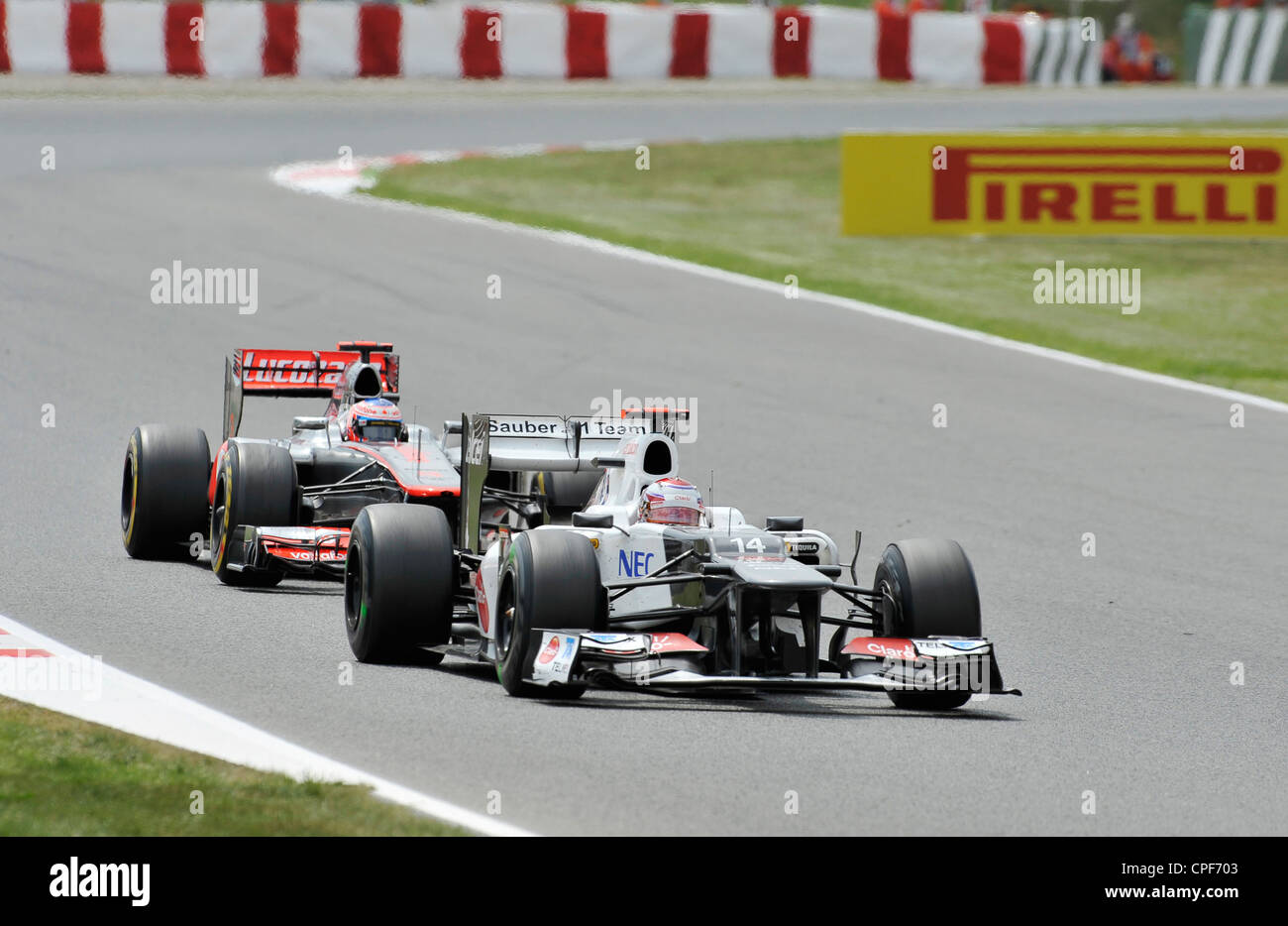 Kamui Kobayashi (JPN) im Sauber C31 e Jenson Button (GBR) im McLaren Mercedes durante il Gran Premio di Formula Uno di Spagna 2012 Foto Stock