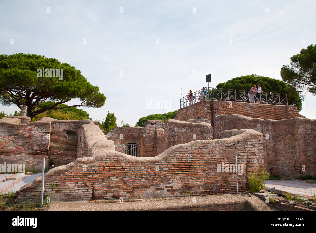 Punto di visualizzazione presso le Terme di Nettuno presso l'antico porto romano rovina città di Ostia vicino Roma Foto Stock