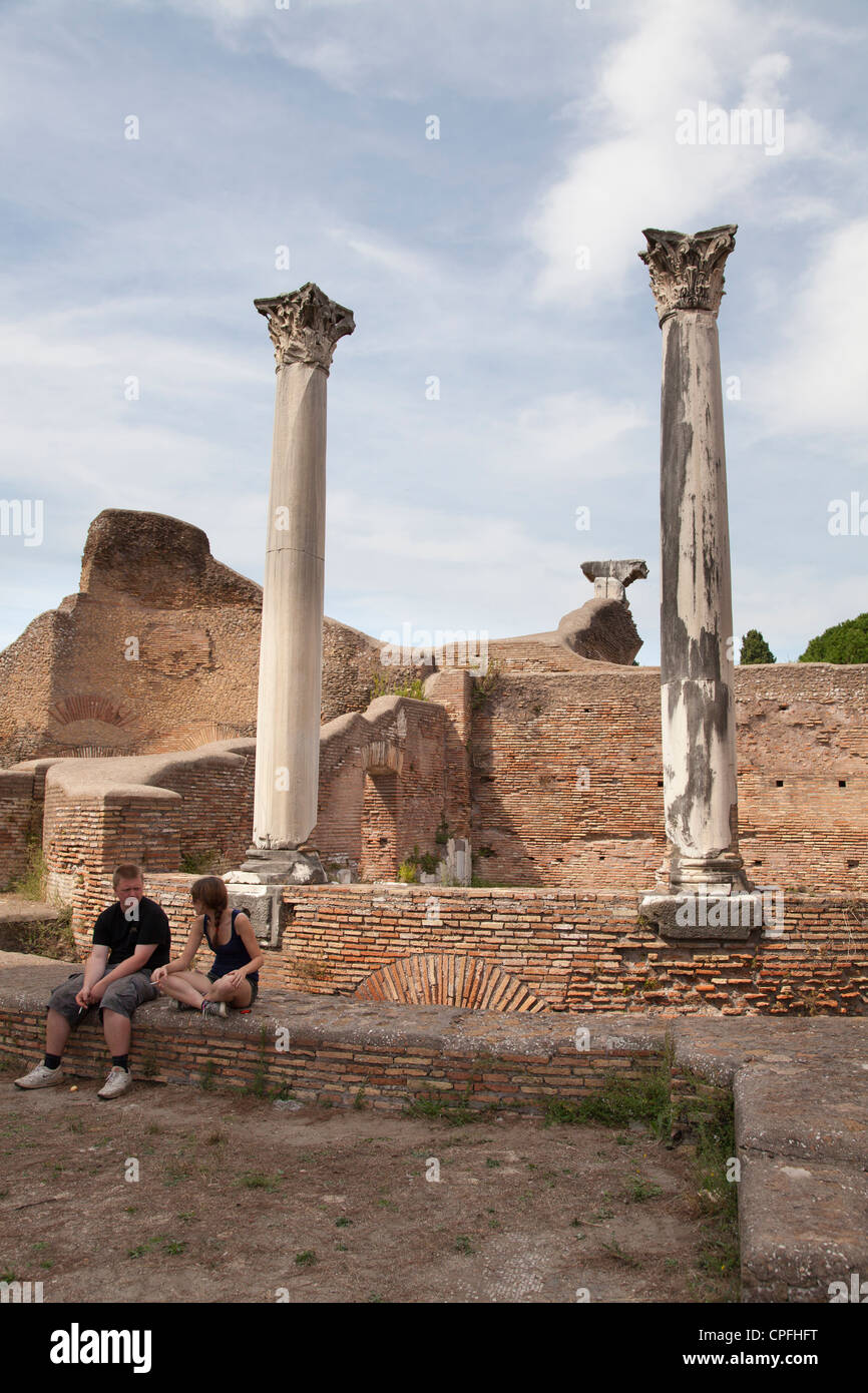 Terme del Foro presso l'antico porto romano rovina città di Ostia vicino Roma Foto Stock