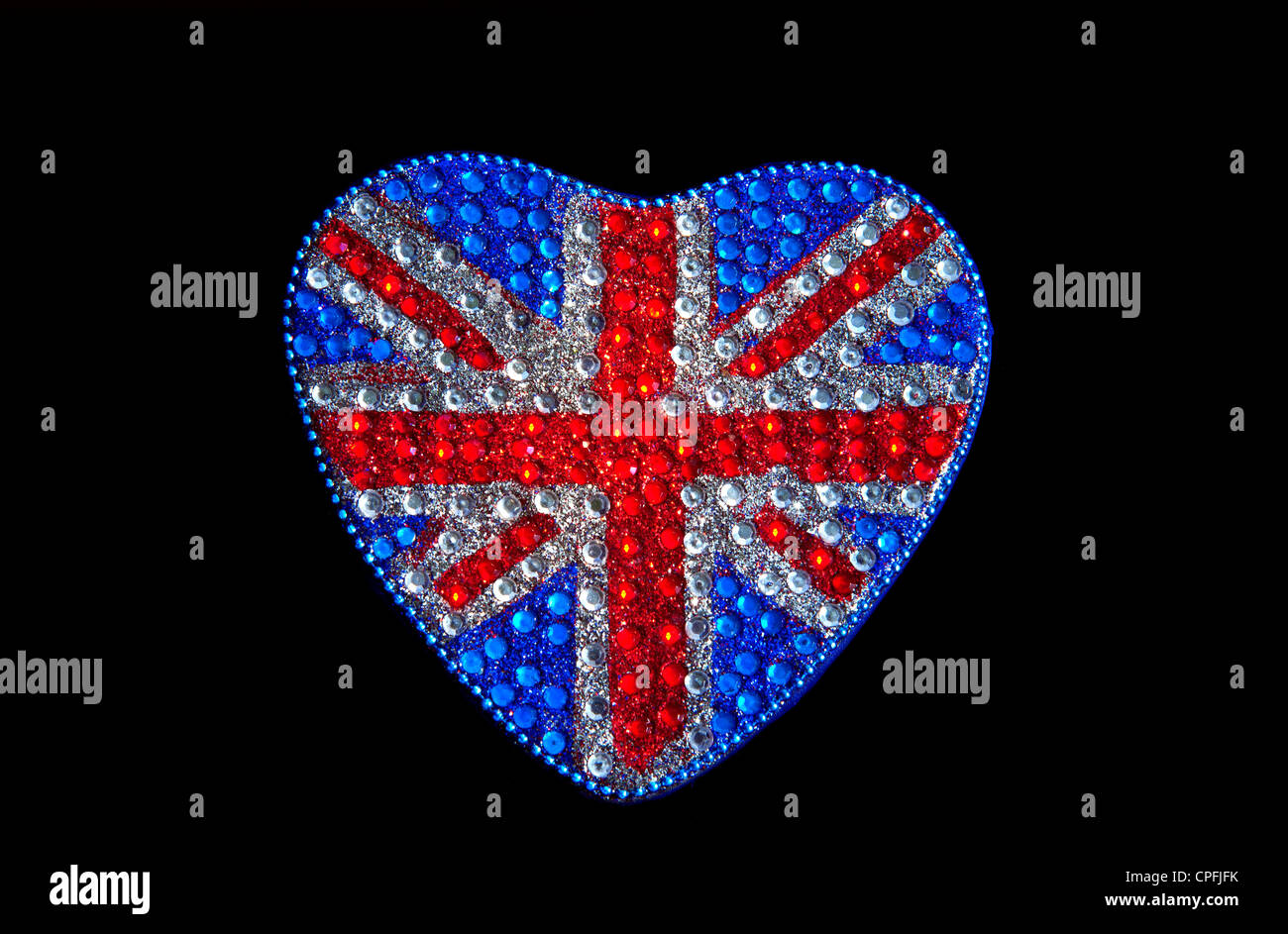 UNION JACK LOVE a forma di cuore scintillante motivo inglese UK Union Jack Flag su sfondo nero Foto Stock