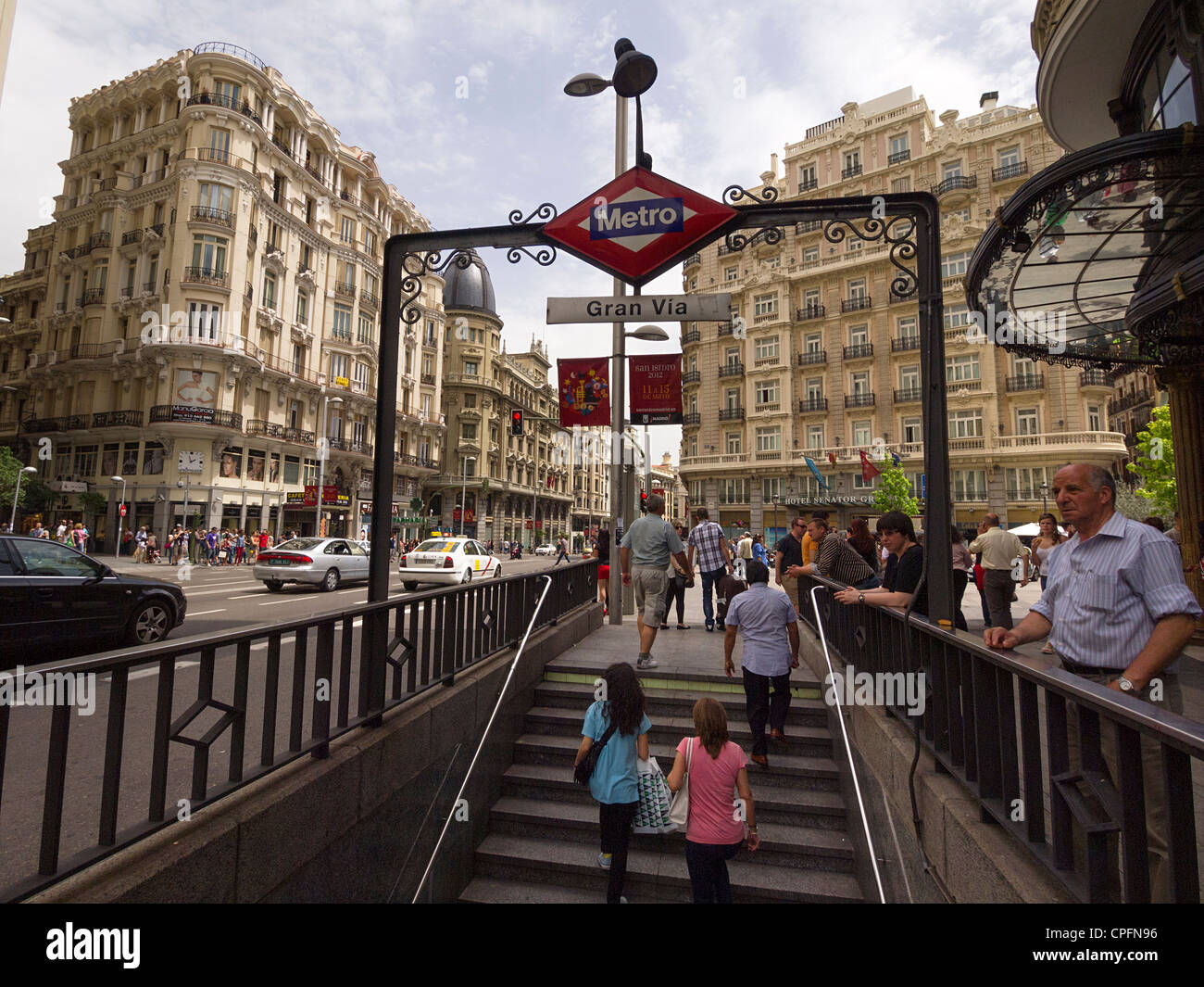 Ingresso alla fermata della metropolitana Gran Via a Madrid, Spagna Foto  stock - Alamy