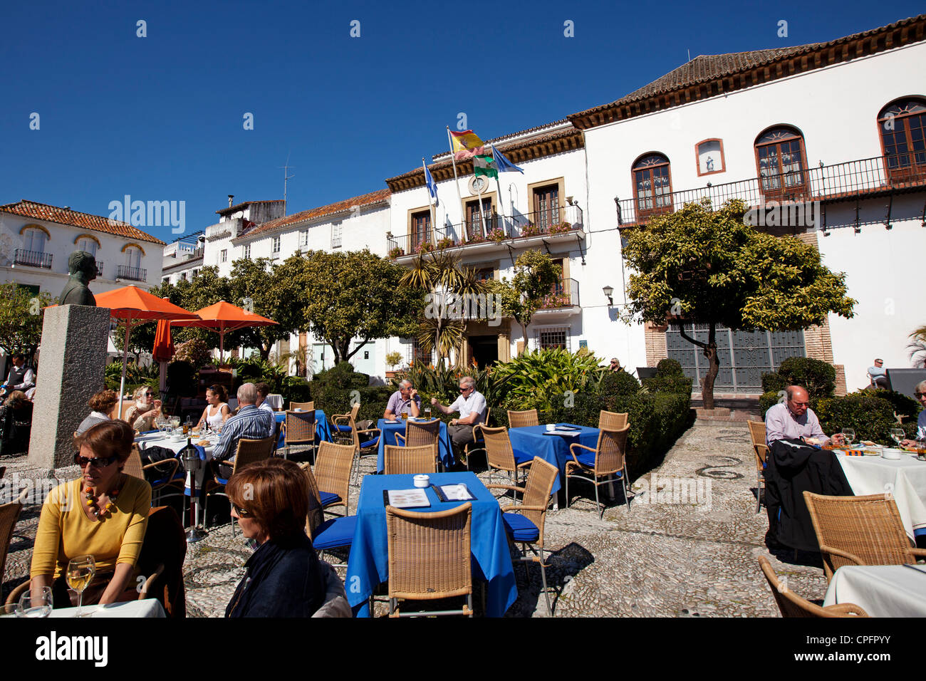 Town Hall e Plaza de los Naranjos nella città vecchia di Marbella Malaga Costa del Sol Andalusia Spagna Foto Stock