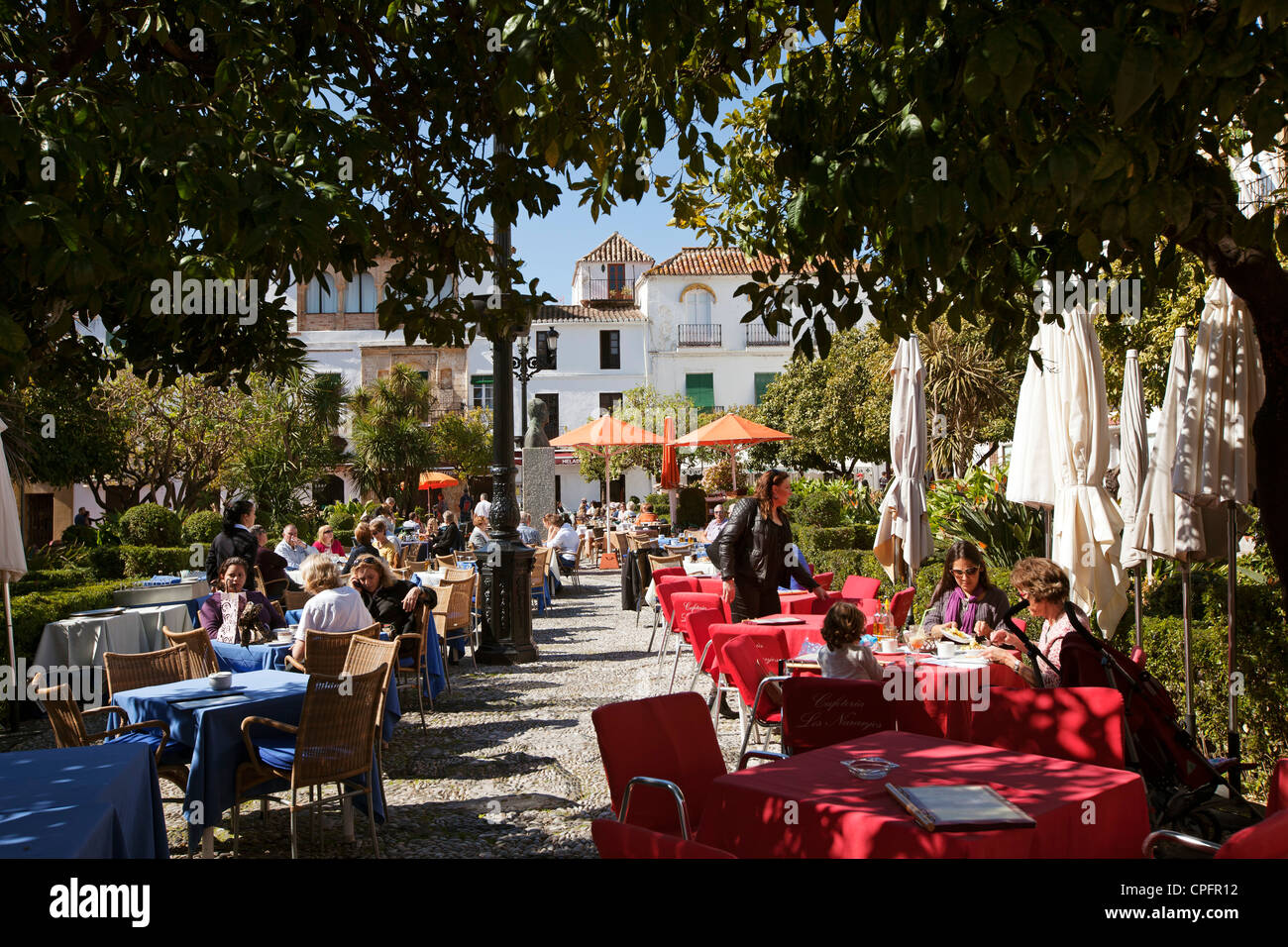 Plaza de los Naranjos nella città vecchia di Marbella Malaga Costa del Sol Andalusia Spagna Foto Stock