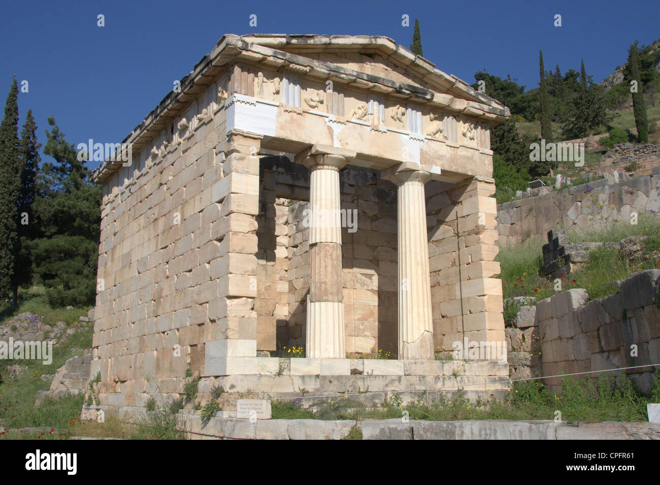 Tesoro degli Atenesi a Delphi, Grecia Foto Stock