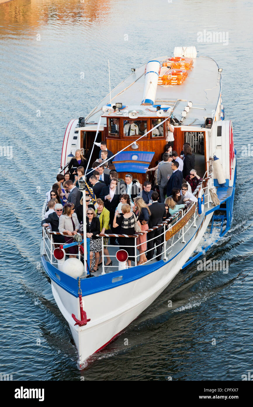 Inghilterra, Londra, Surrey, tour in barca sul fiume Tamigi vicino a Kingston Upon Thames Foto Stock