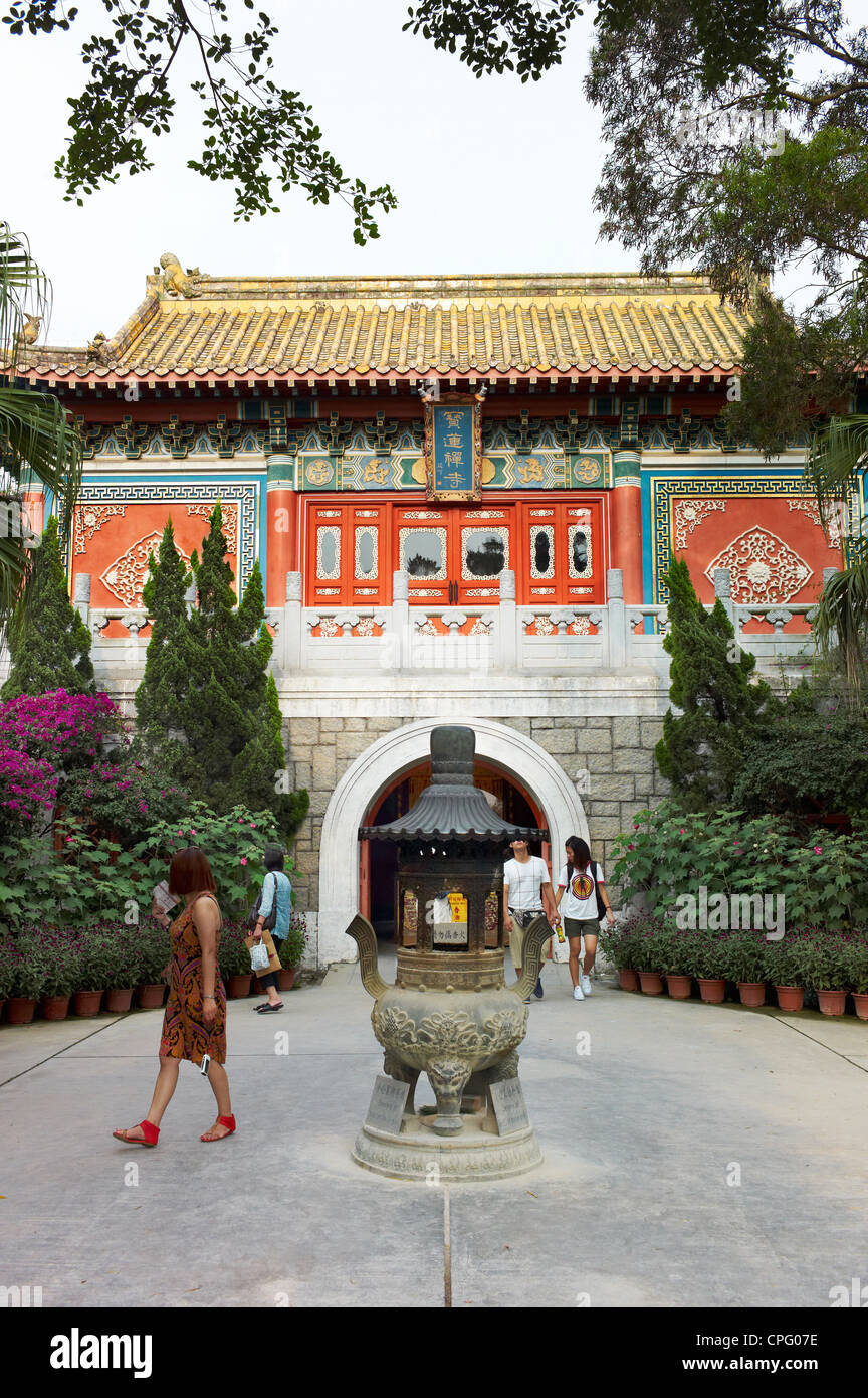 La vista all'interno del Monastero Po Lin sulla Ngong Ping, l'Isola di Lantau. Foto Stock