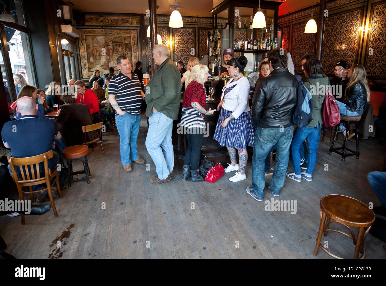 Cinque campane pub interno, Spitalfields, London, England, Regno Unito Foto Stock