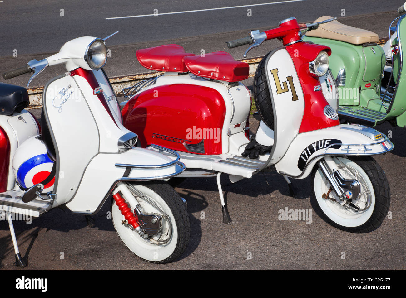 Inghilterra, Londra, Vintage la Vespa e la Lambretta Foto Stock