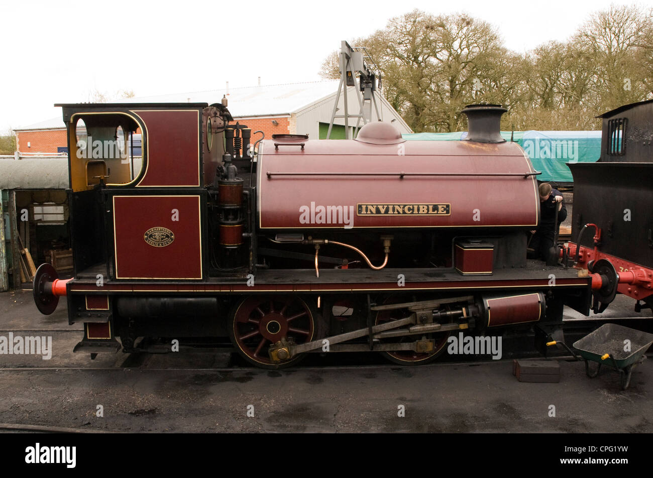 Il motore di vapore invincibile a Isle of Wight steam railway Foto Stock